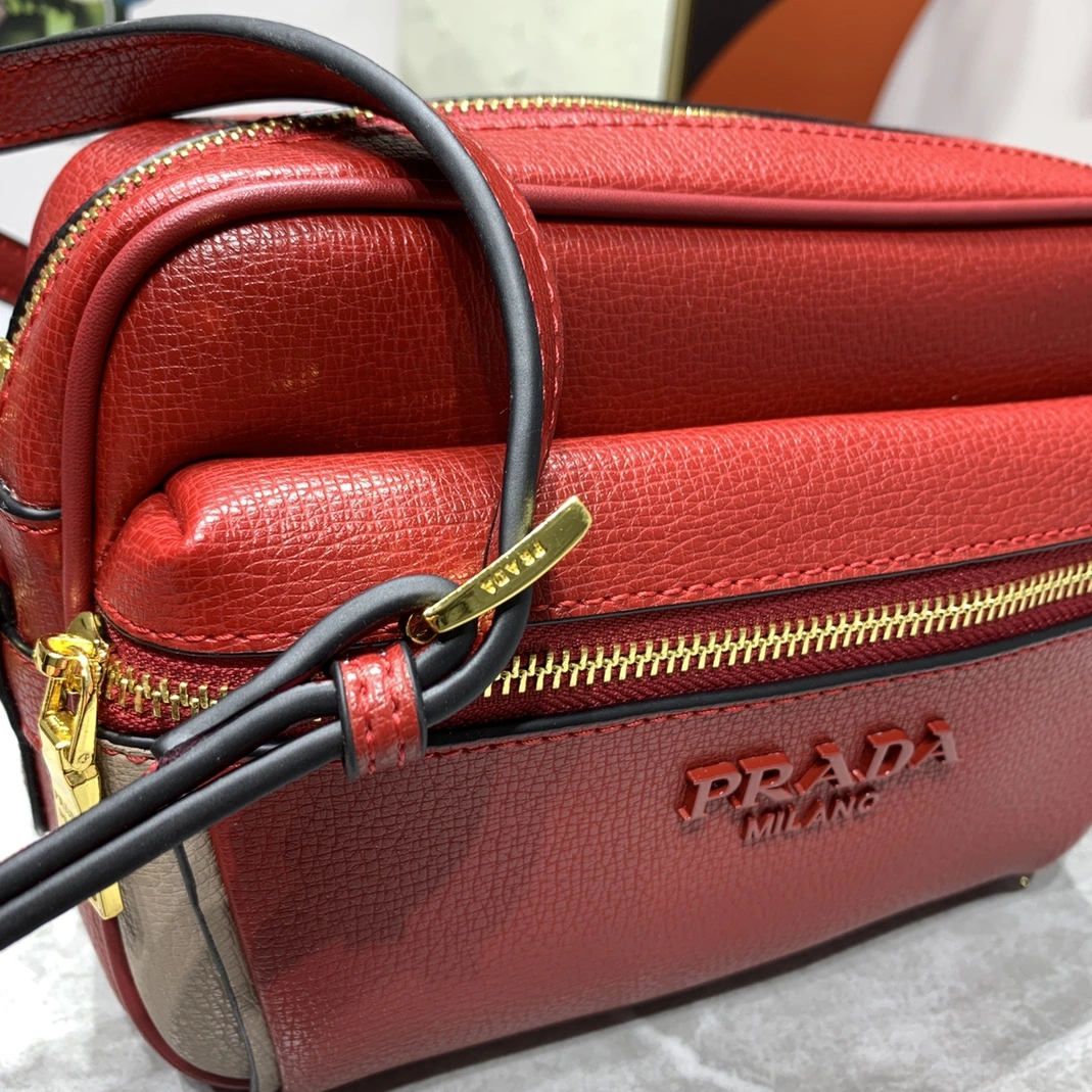 Compact 4611 Prada AAA Quality Messenger Bags For Women