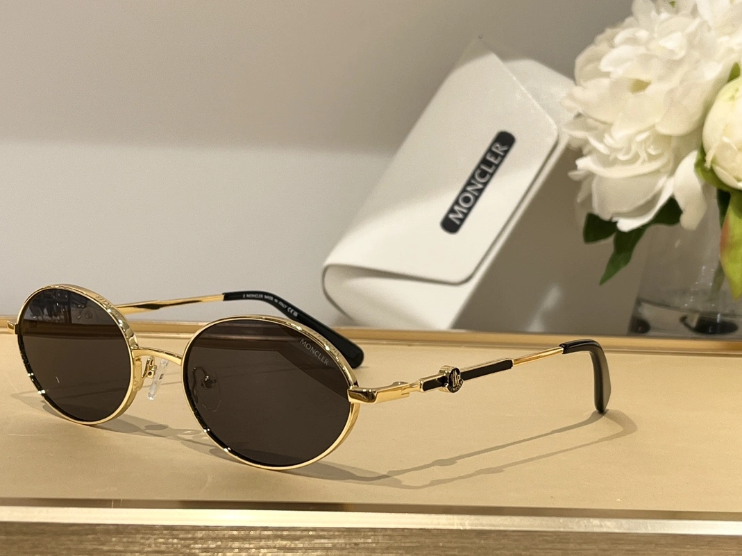 Compact 4724 Moncler AAA Quality Sunglasses
