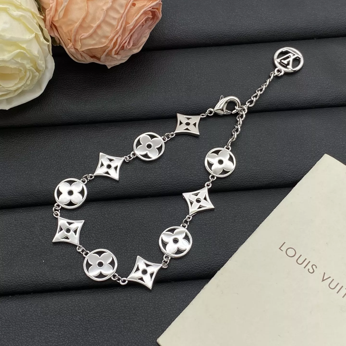 Compact 4795 Louis Vuitton LV Bracelets