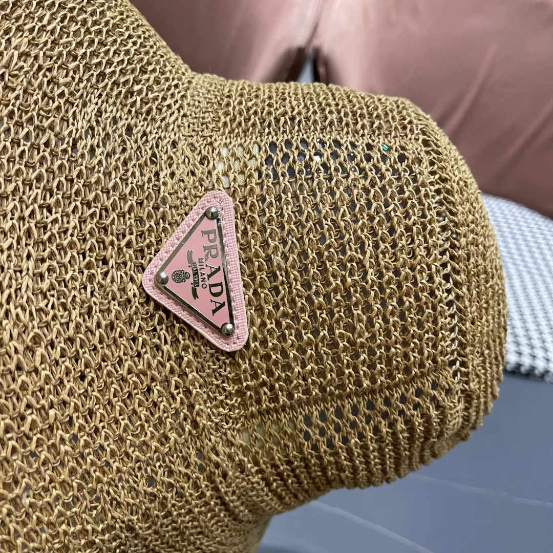 Compact 5442 Prada Caps