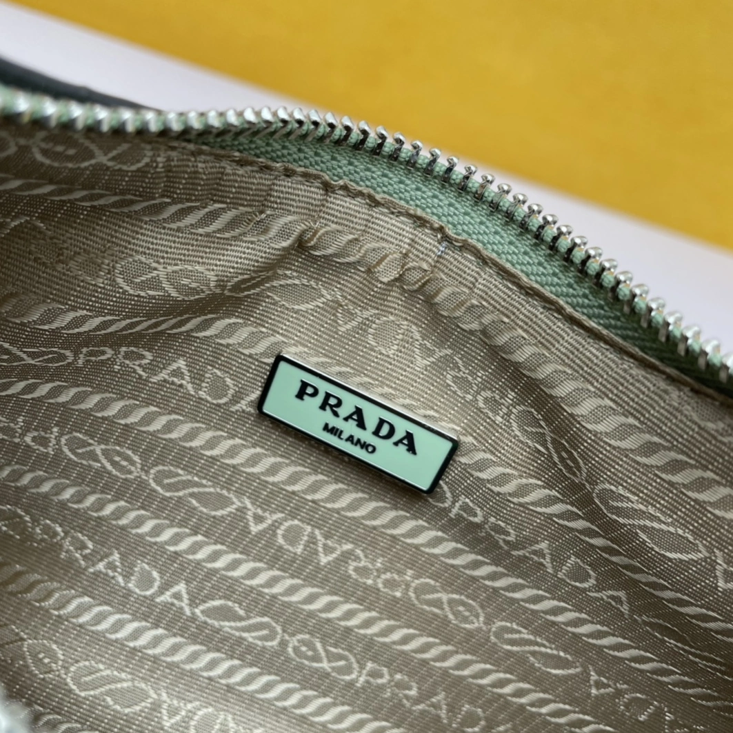 Compact 5621 Prada AAA Quality Messenger Bags For Women
