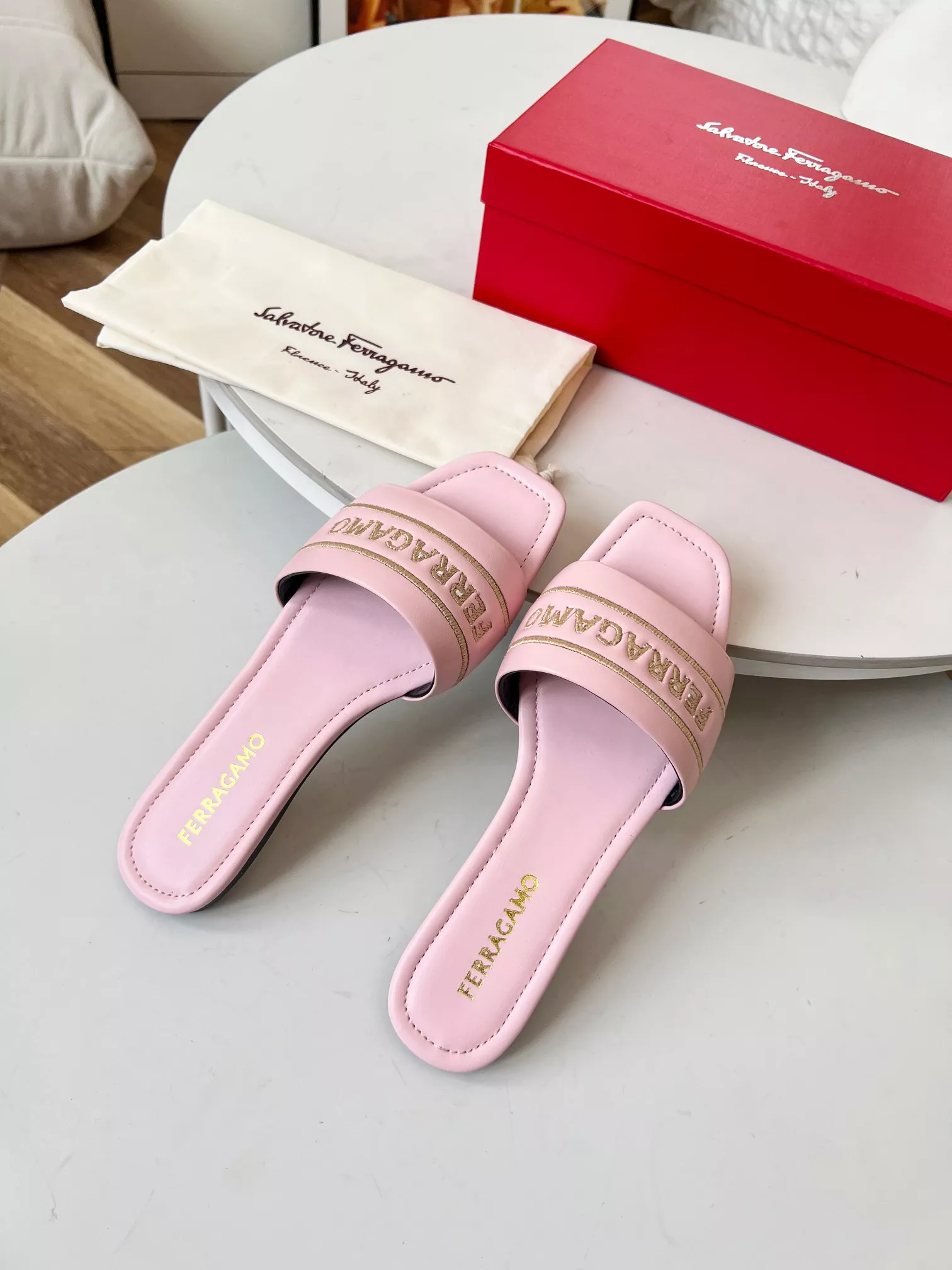 Compact 6142 Salvatore Ferragamo Slippers For Women