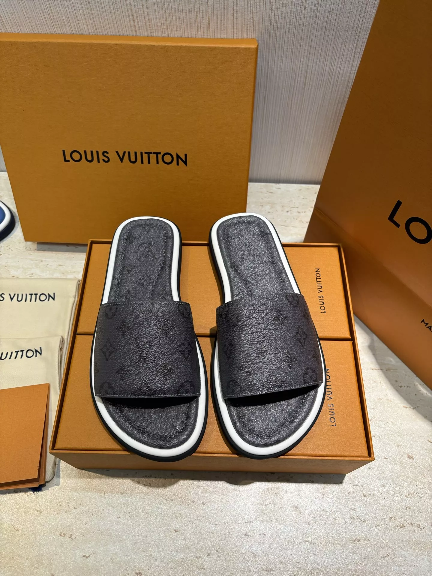 Compact 6297 Louis Vuitton Slippers For Men