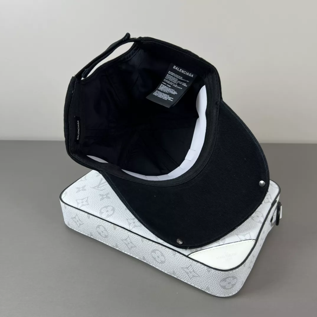 Compact 6451 Balenciaga Caps