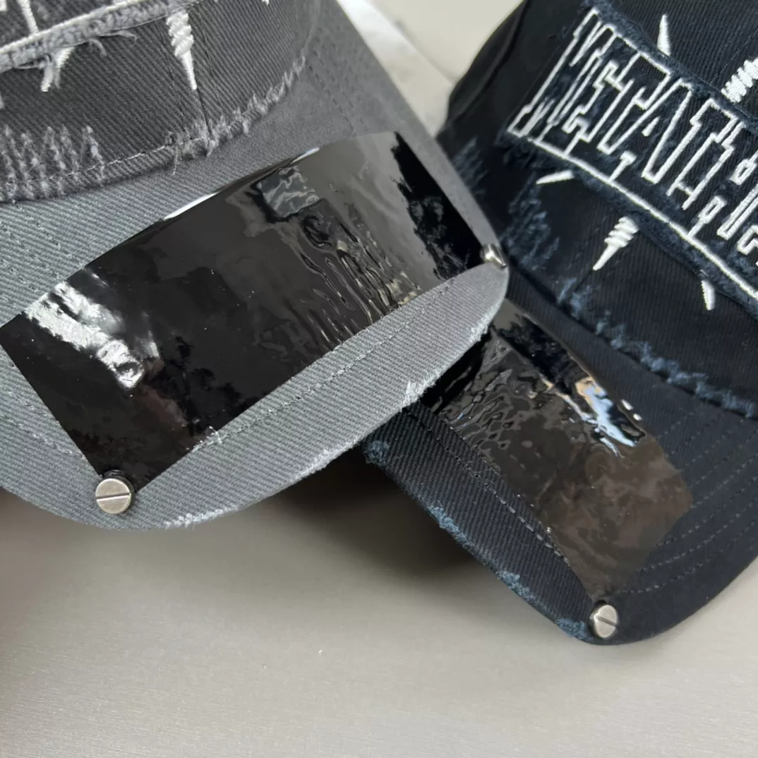 Compact 6451 Balenciaga Caps
