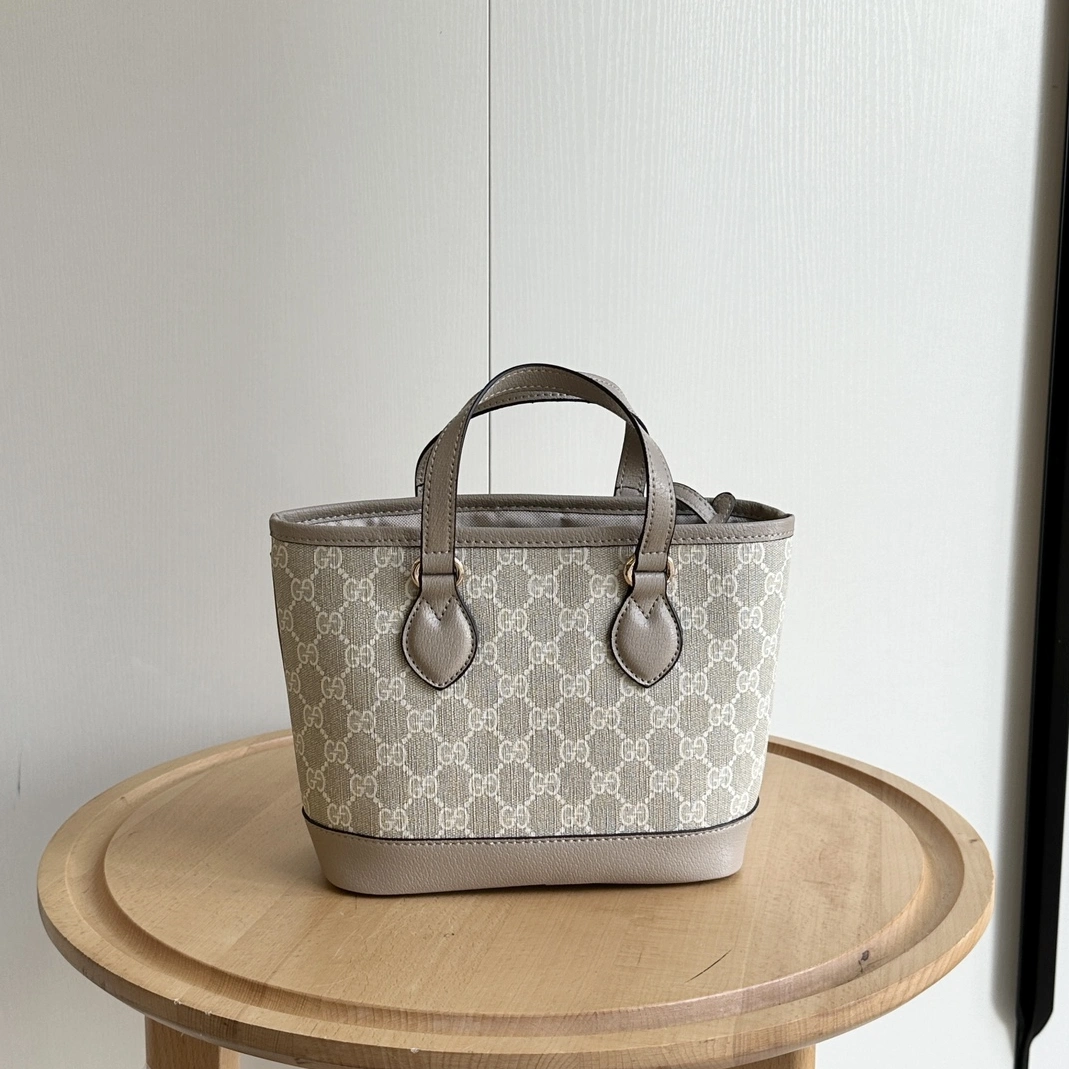 Compact 6606 Gucci AAA Quality Handbags For Women
