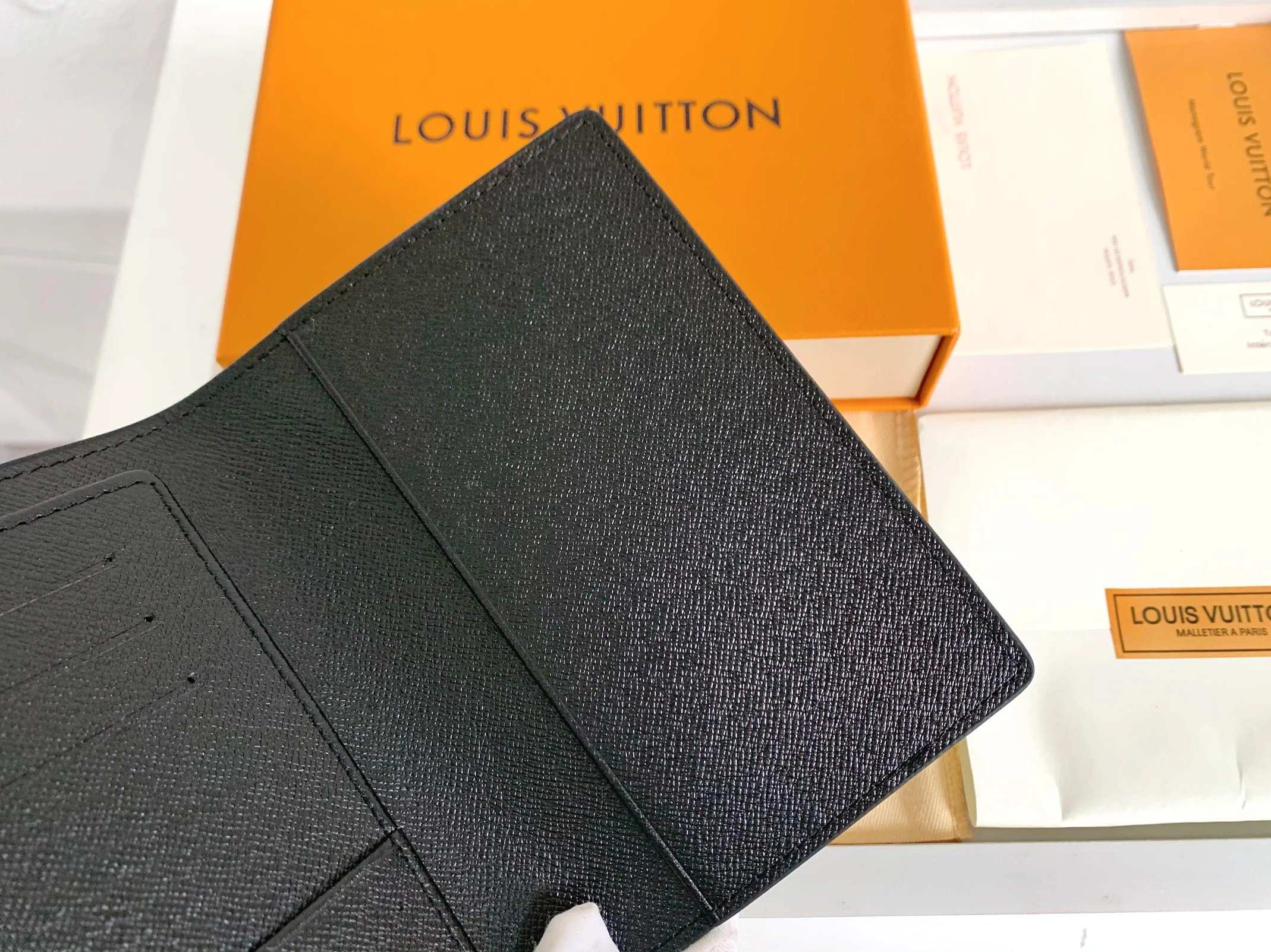 Compact 6661 Louis Vuitton Card Case For Unisex