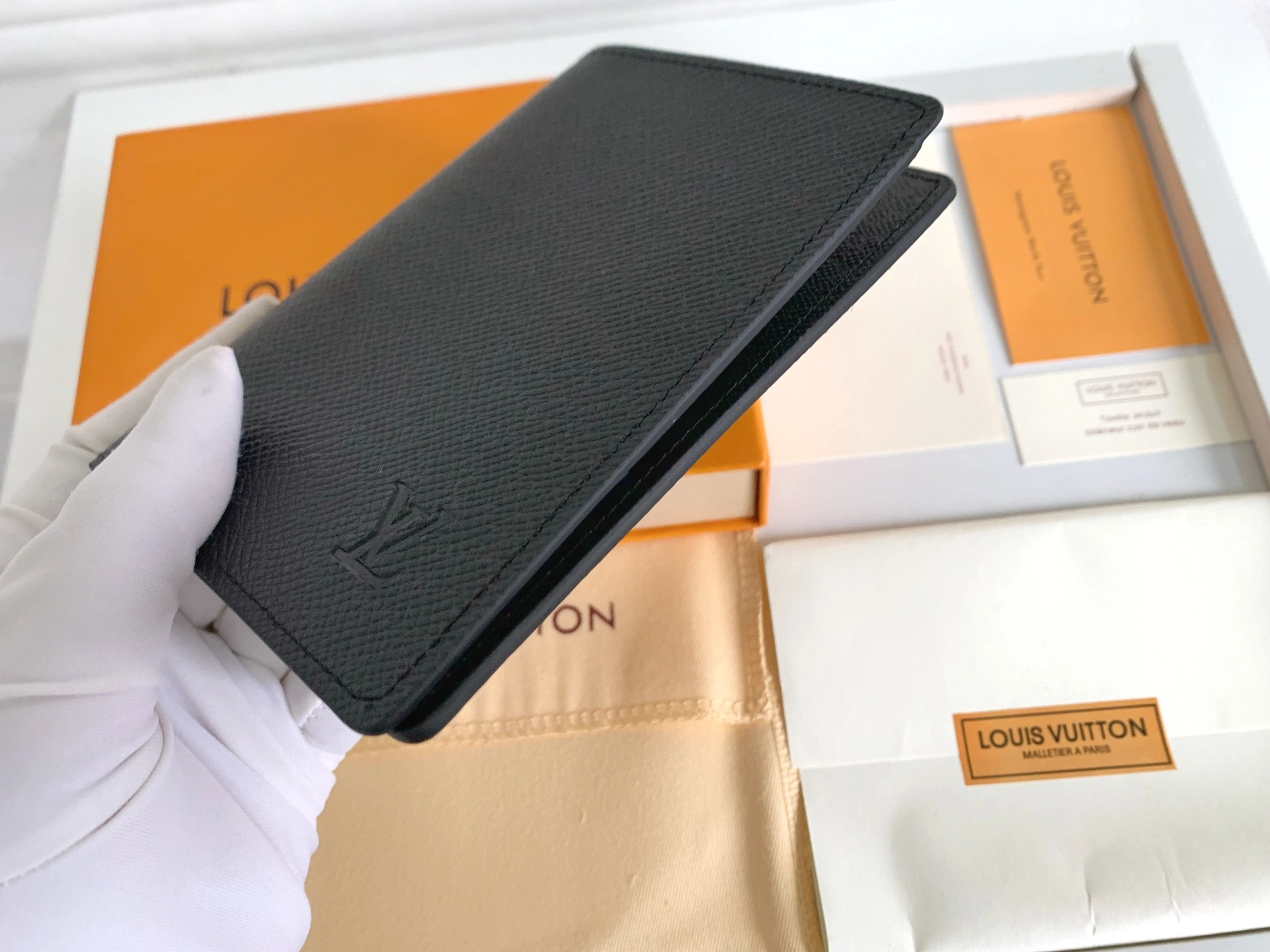 Compact 6661 Louis Vuitton Card Case For Unisex