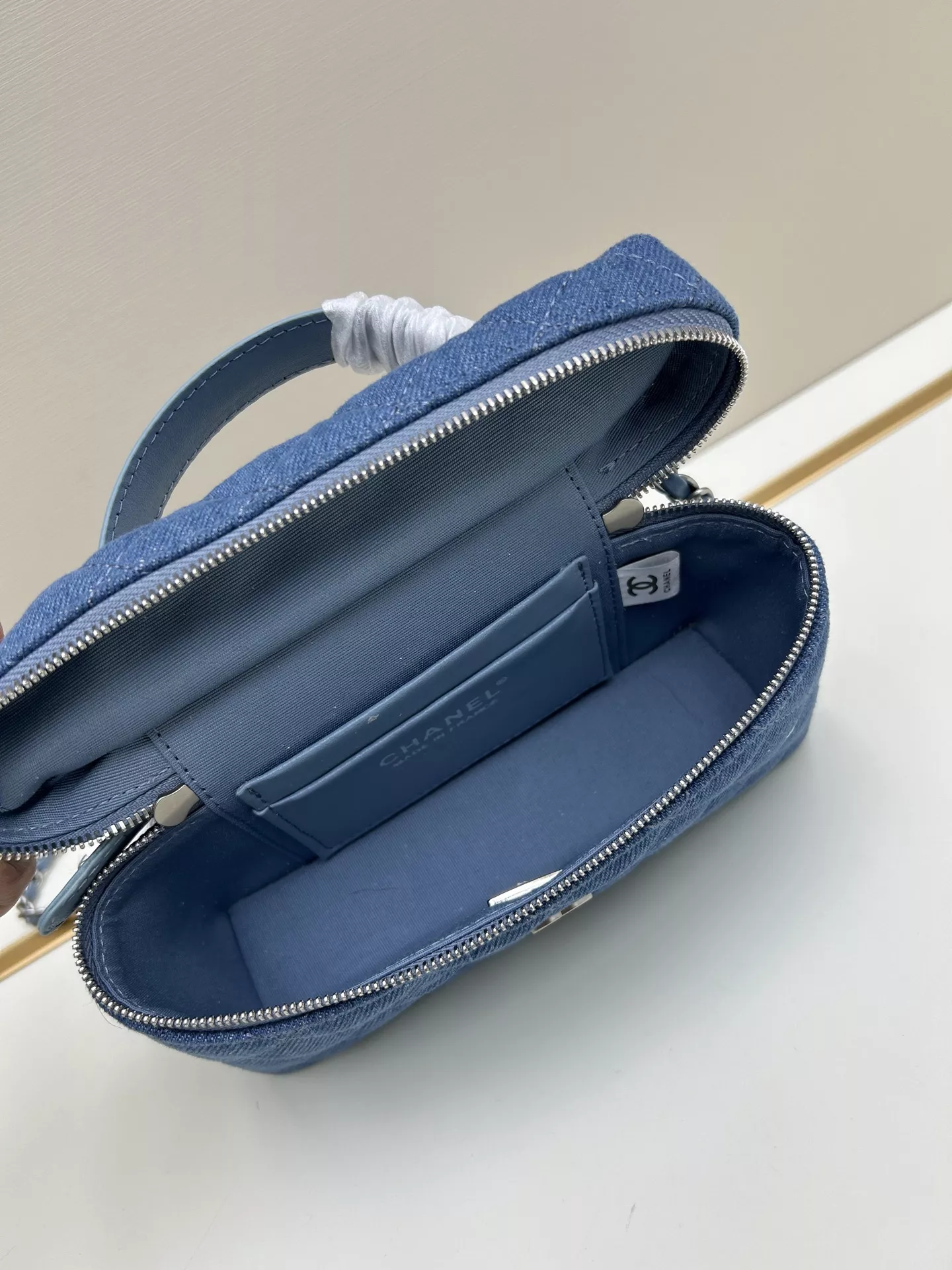 Compact 670 Chanel AAA Quality Messenger Bags For Women
