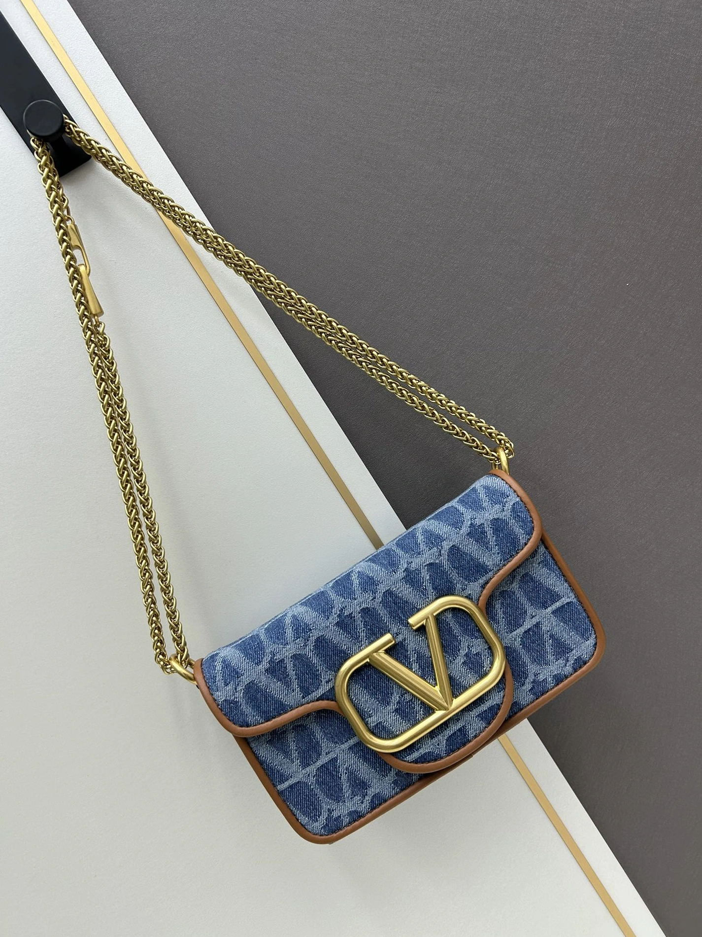 Compact 681 Valentino AAA Quality Shoulder Bags For Women