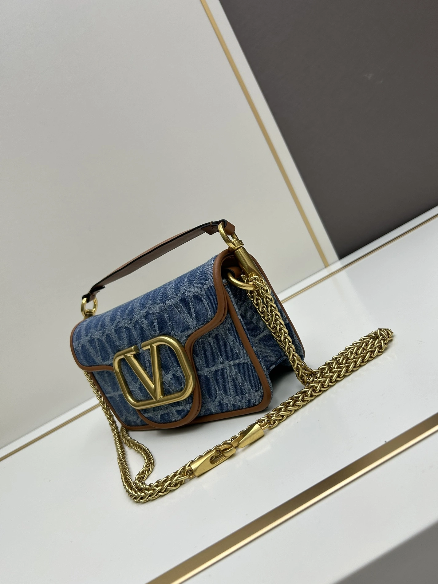 Compact 681 Valentino AAA Quality Shoulder Bags For Women