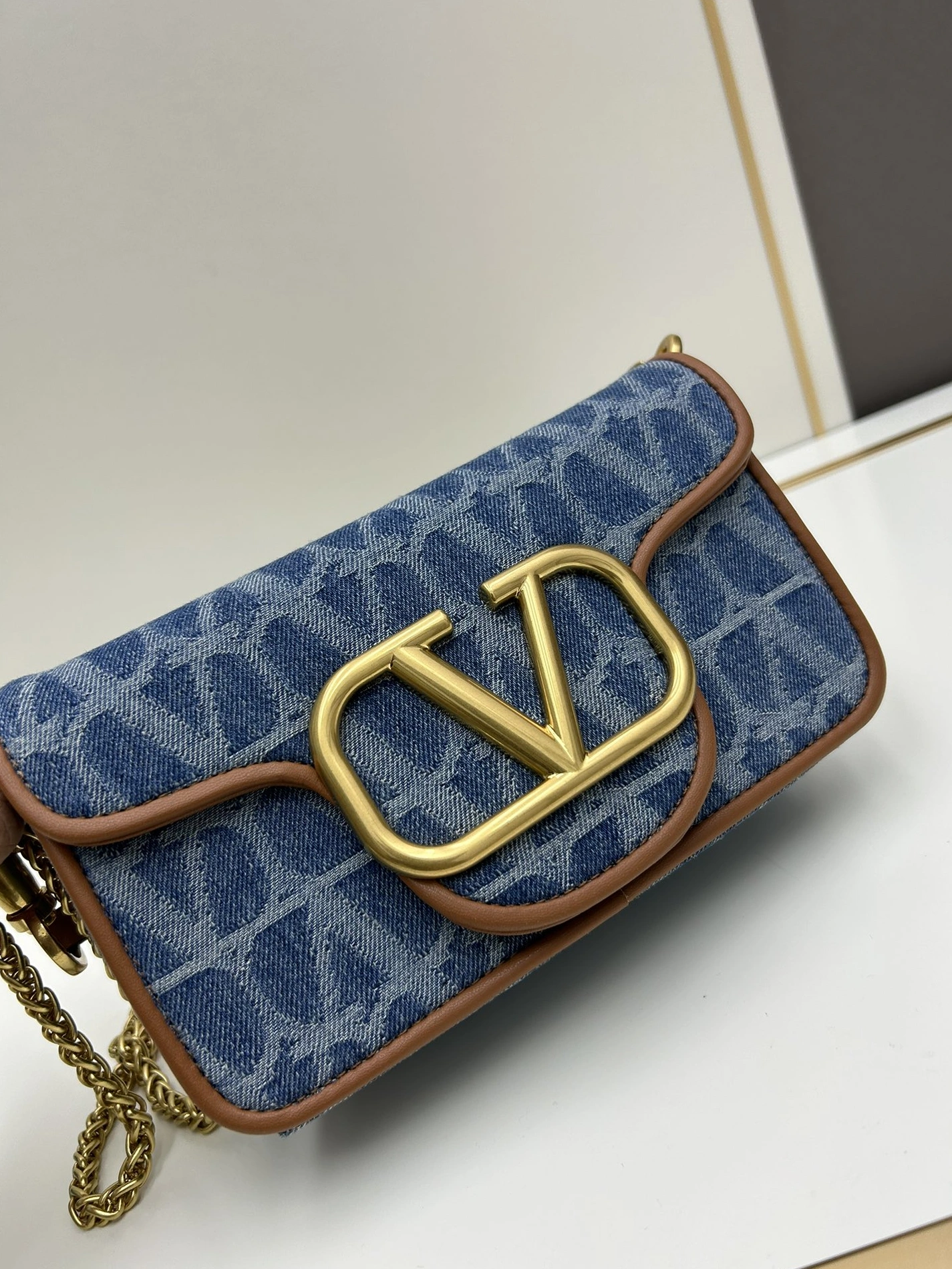 Compact 681 Valentino AAA Quality Shoulder Bags For Women