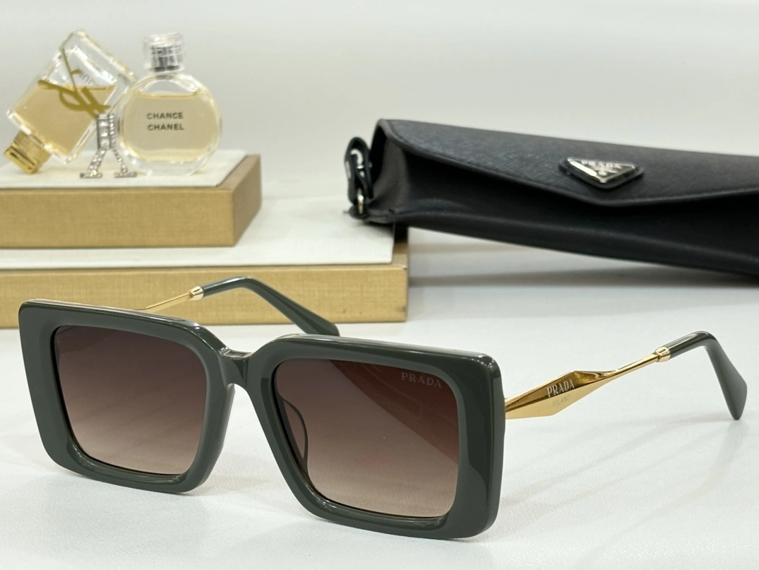 Compact 6975 Prada AAA Quality Sunglasses