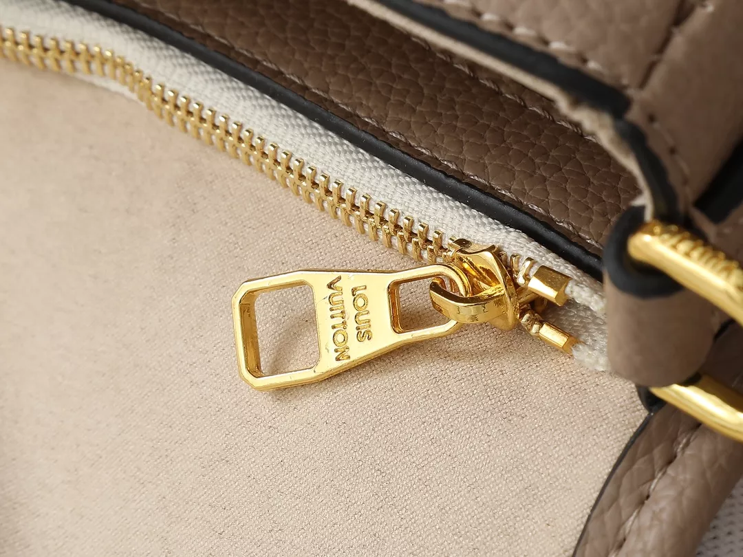 Compact 6999 Louis Vuitton AAA Quality Messenger Bags For Women
