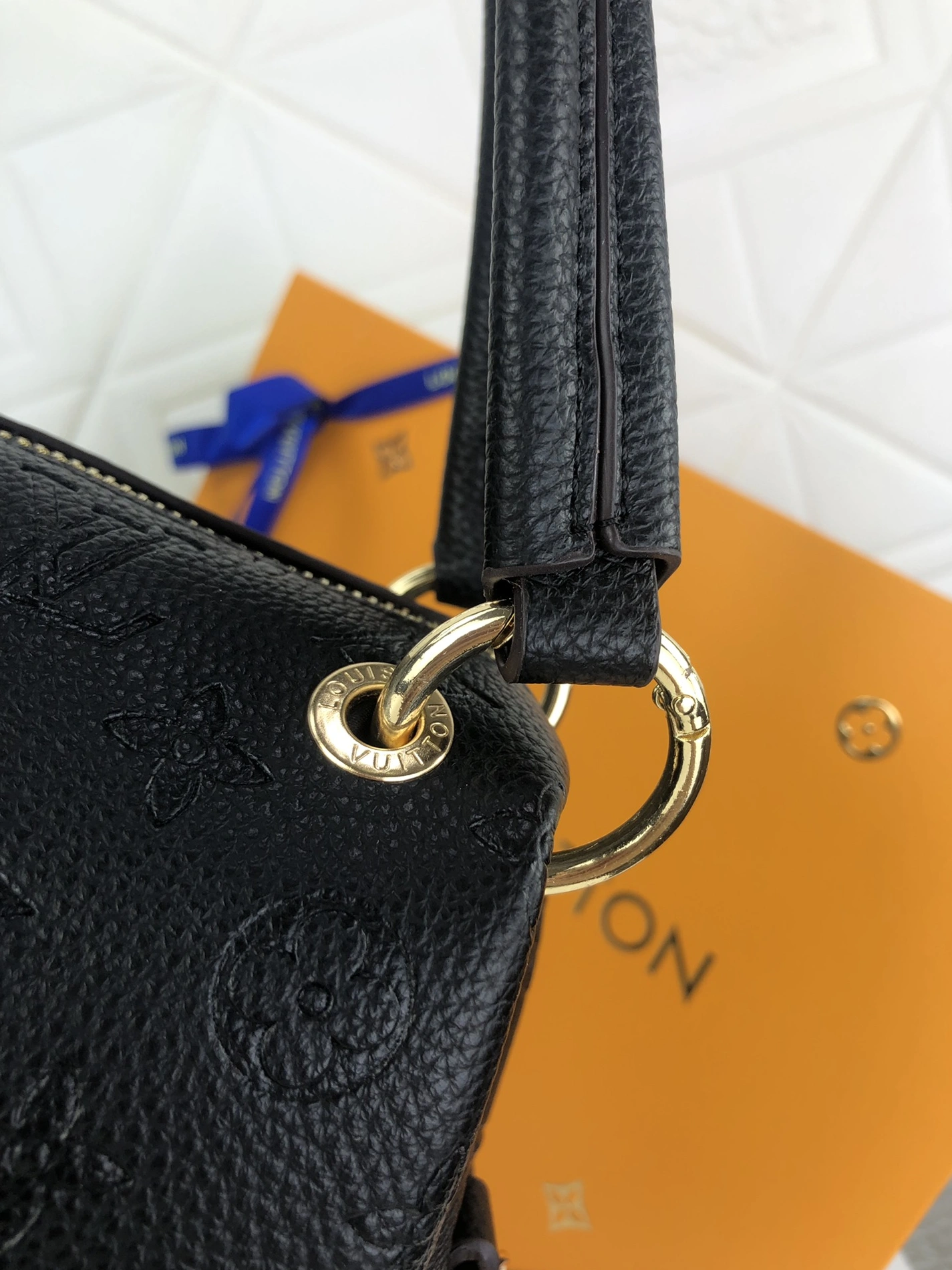 Compact 7079 Louis Vuitton AAA Quality Handbags For Women