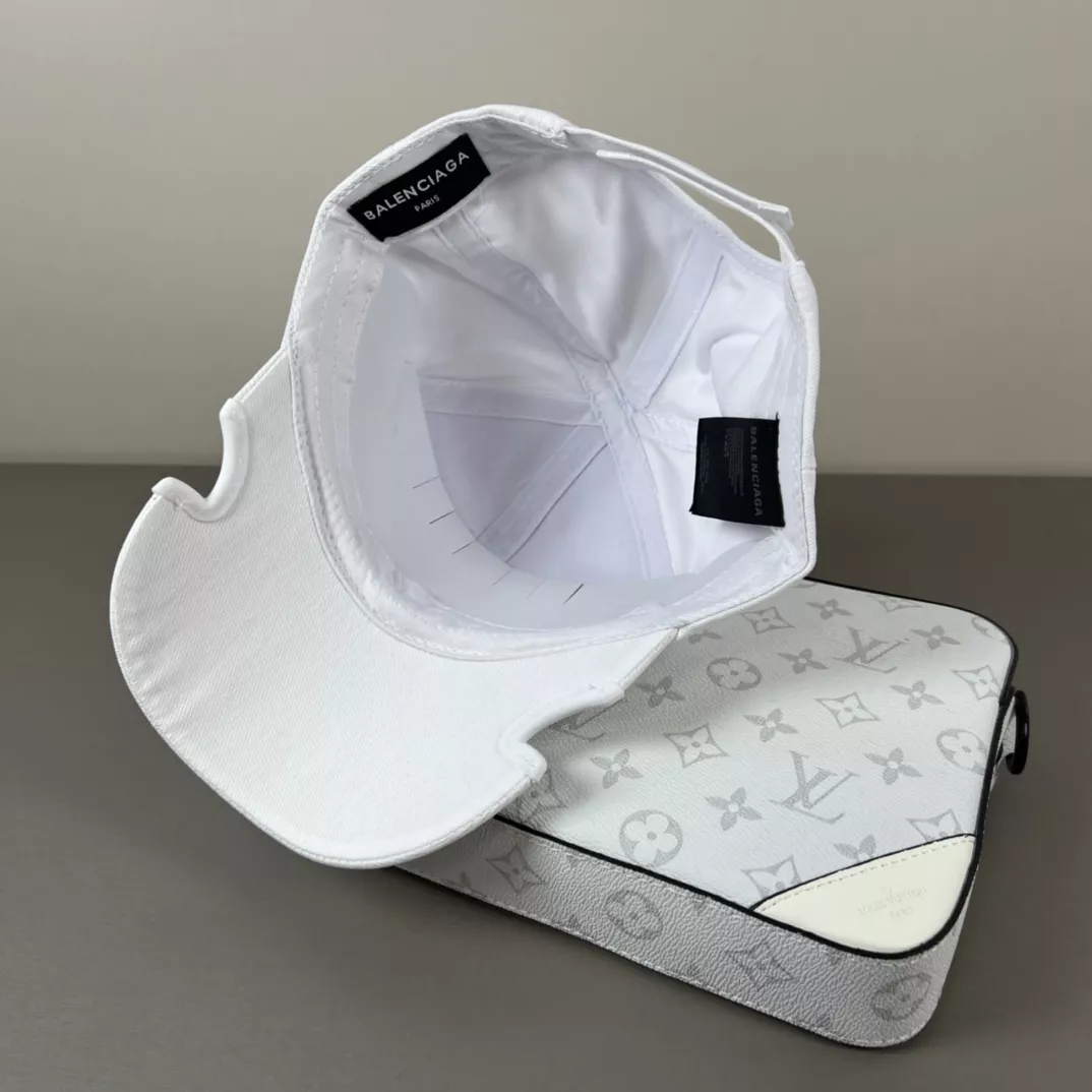 Compact 7150 Balenciaga Caps
