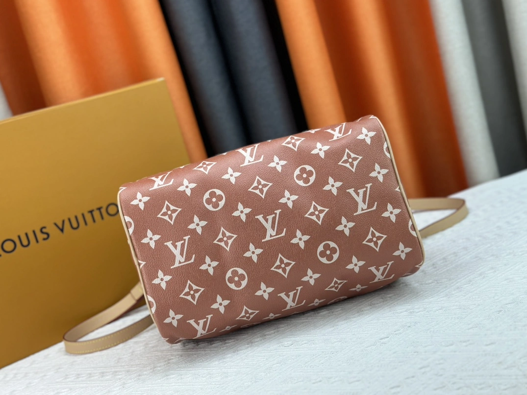 Compact 7246 Louis Vuitton AAA Quality Handbags For Women