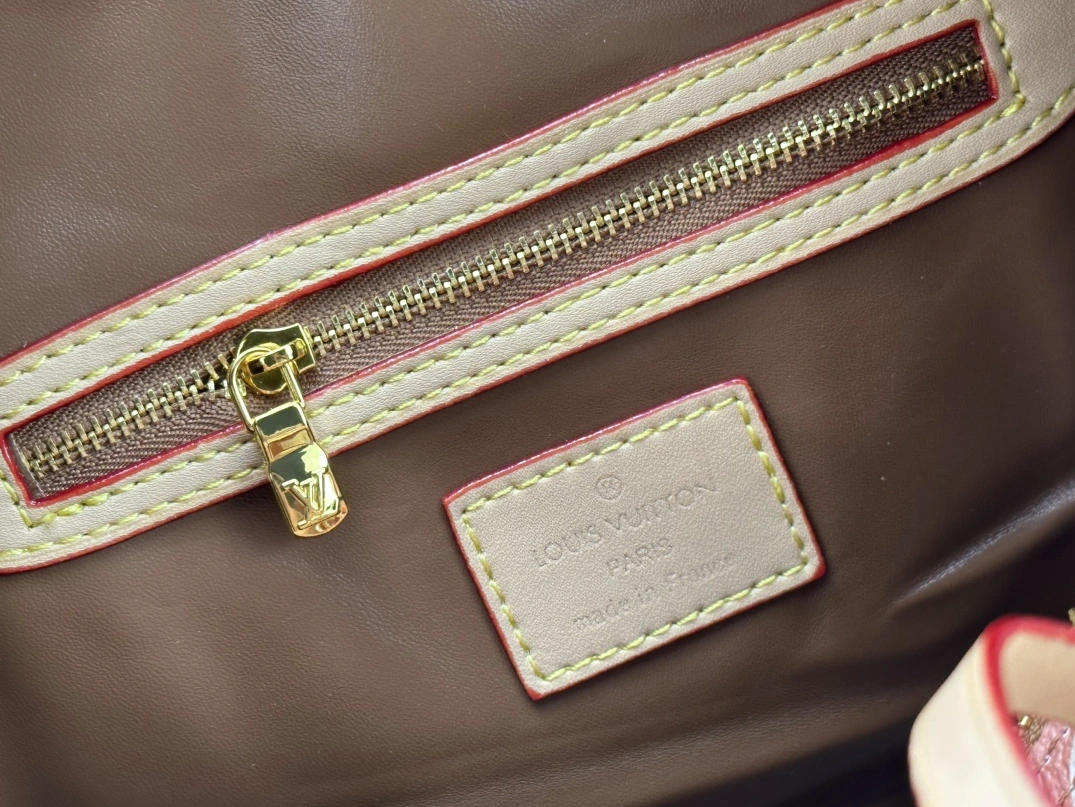 Compact 7246 Louis Vuitton AAA Quality Handbags For Women