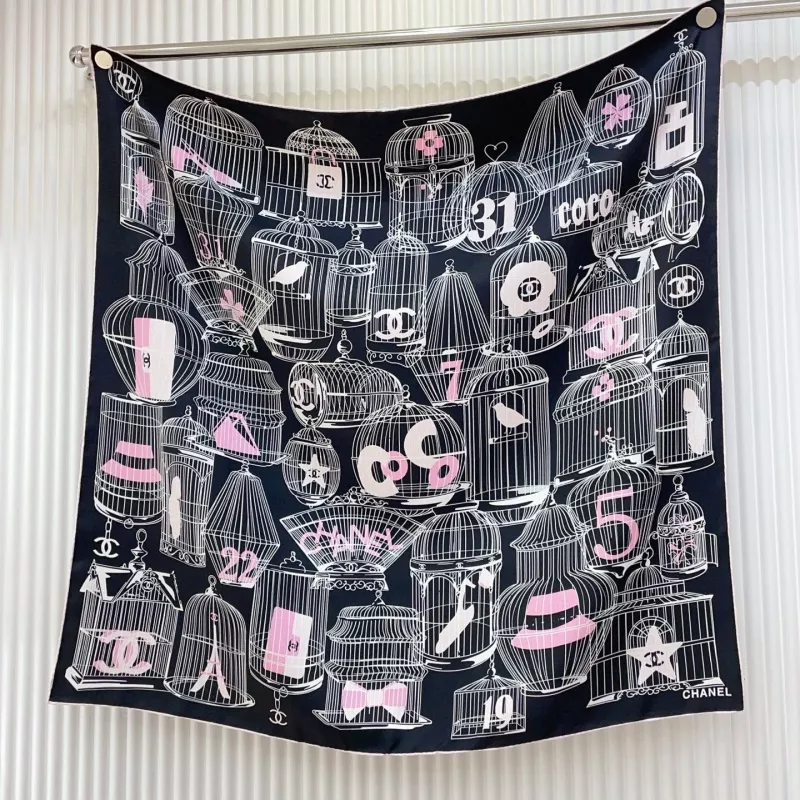 Compact 7290 Chanel Silk Squares