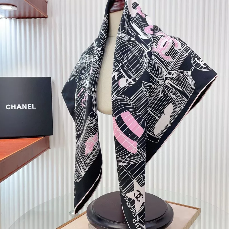 Compact 7290 Chanel Silk Squares