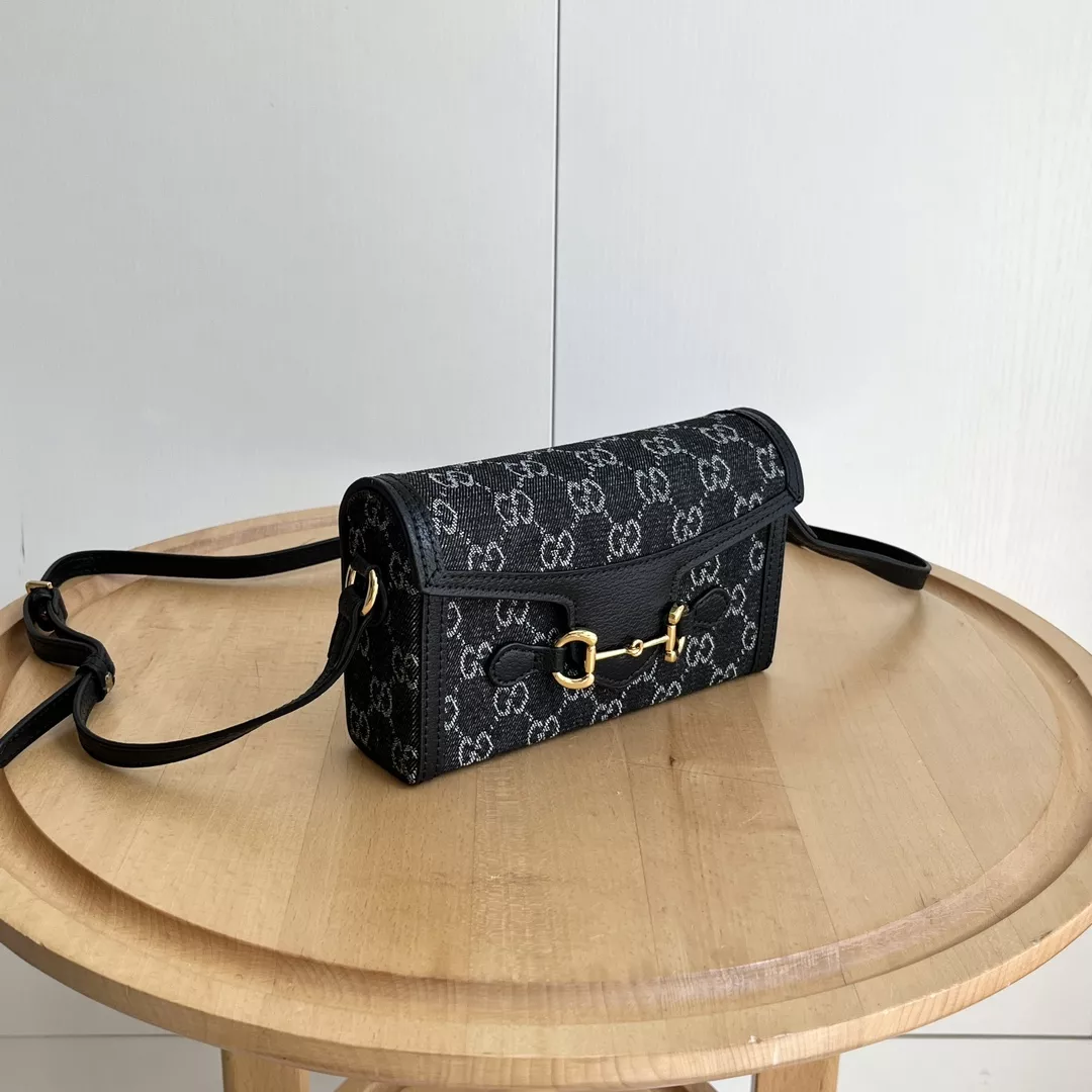 Compact 7506 Gucci AAA Quality Messenger Bags For Women
