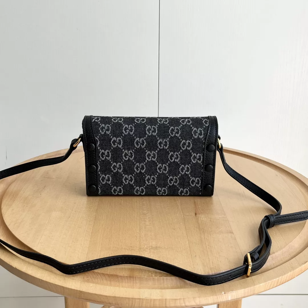 Compact 7506 Gucci AAA Quality Messenger Bags For Women