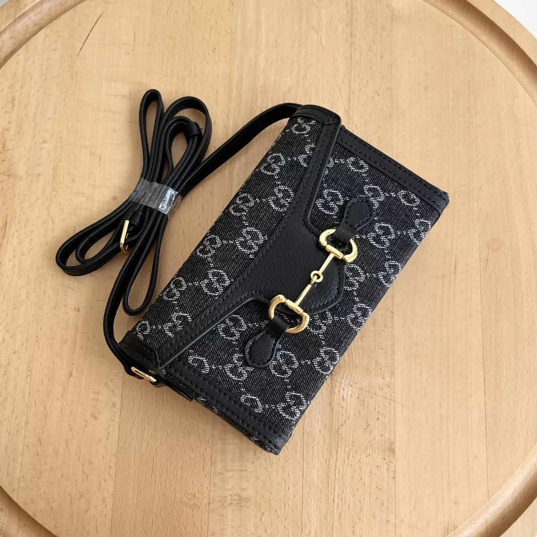 Compact 7506 Gucci AAA Quality Messenger Bags For Women