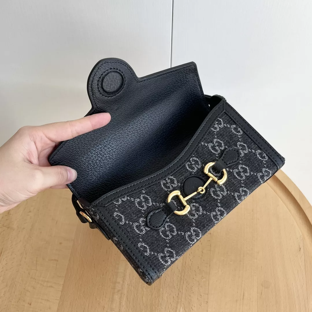 Compact 7506 Gucci AAA Quality Messenger Bags For Women