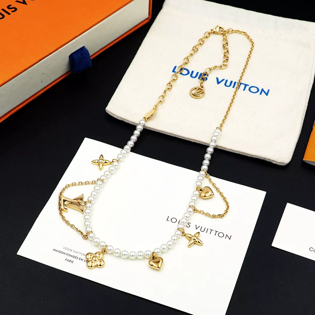 Compact 7620 Louis Vuitton Necklaces