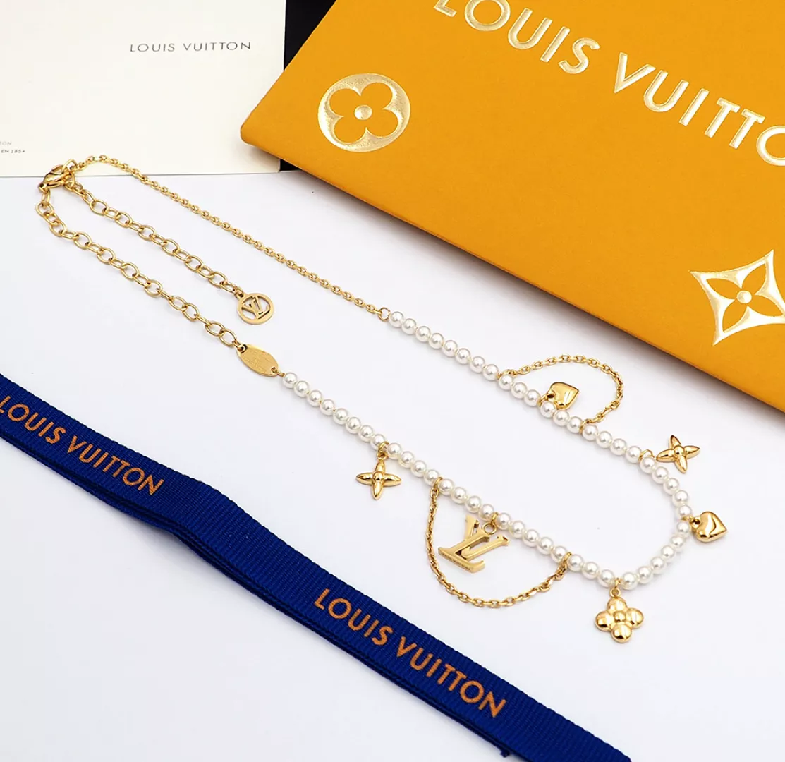 Compact 7620 Louis Vuitton Necklaces