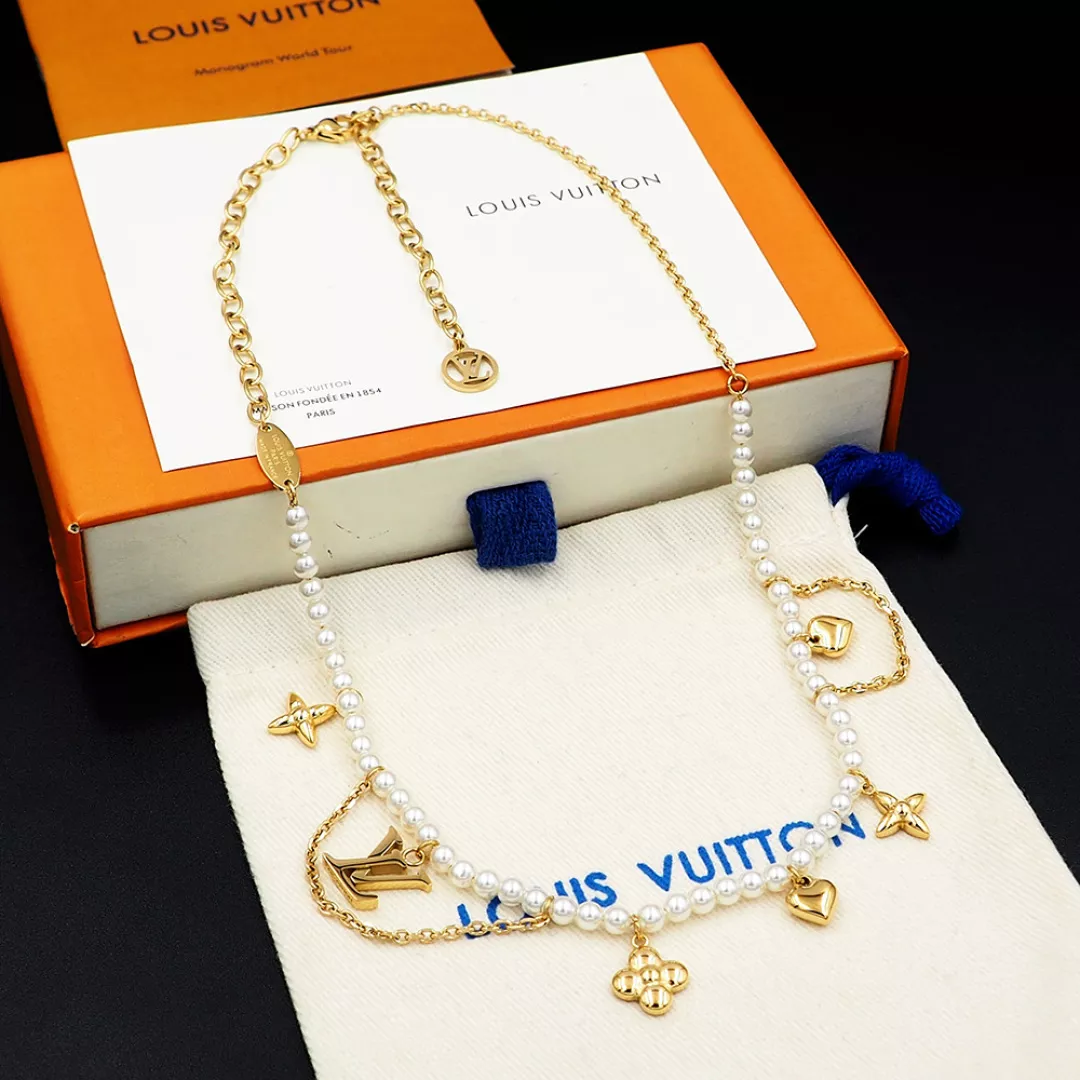 Compact 7620 Louis Vuitton Necklaces