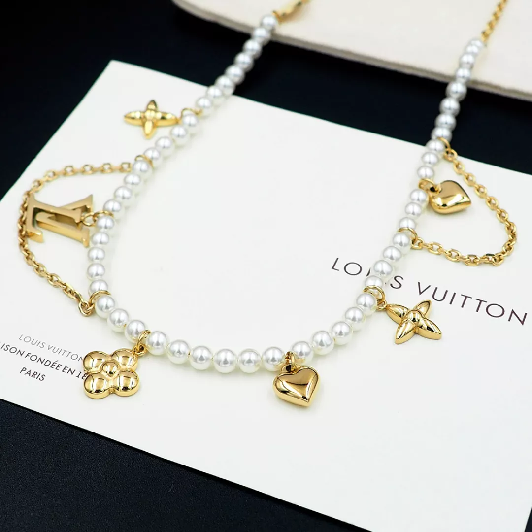 Compact 7620 Louis Vuitton Necklaces