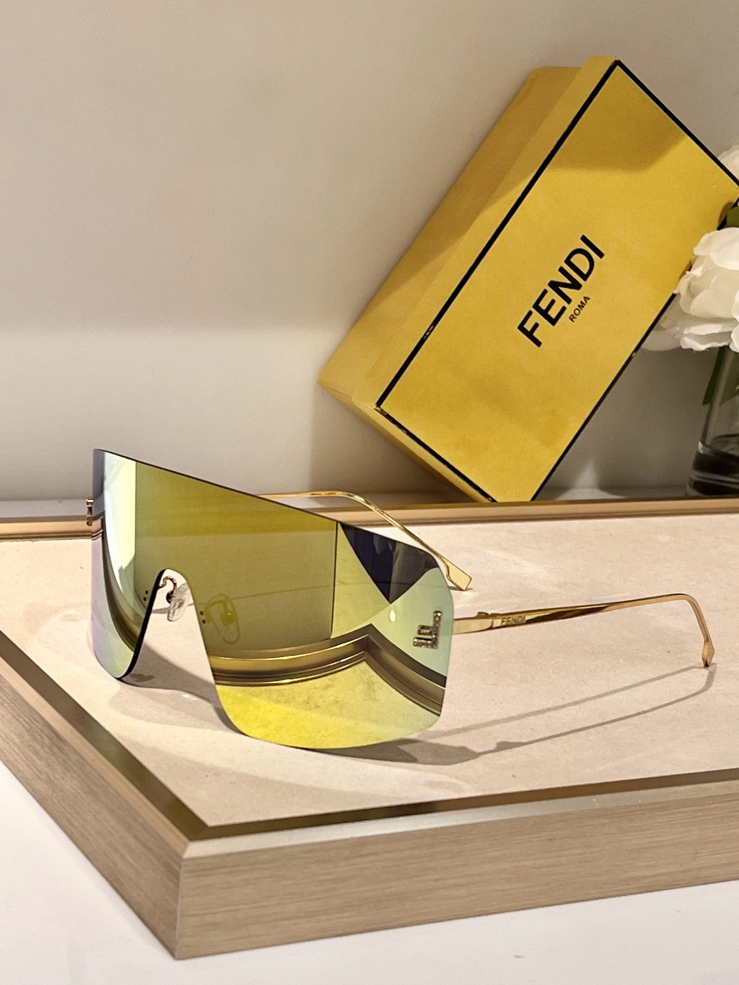 Compact 7793 Fendi AAA Quality Sunglasses