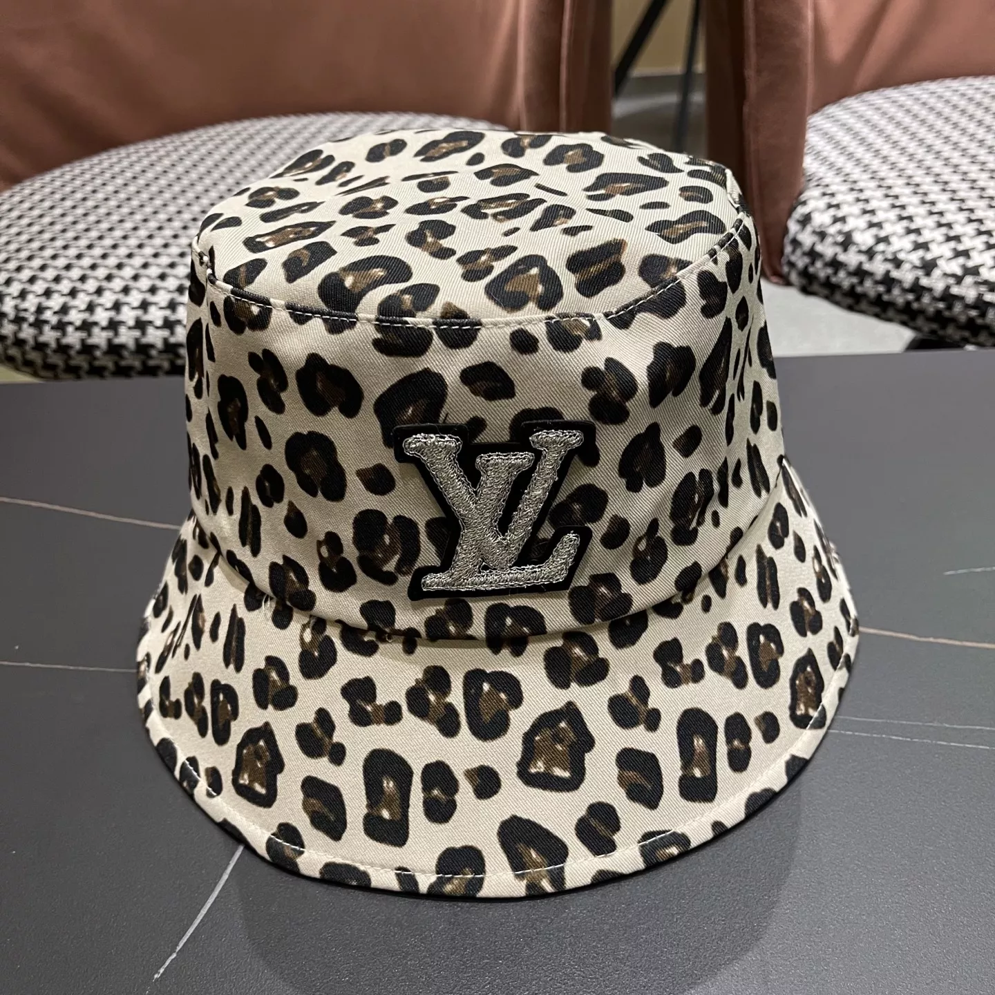 Compact 7918 Louis Vuitton LV Caps