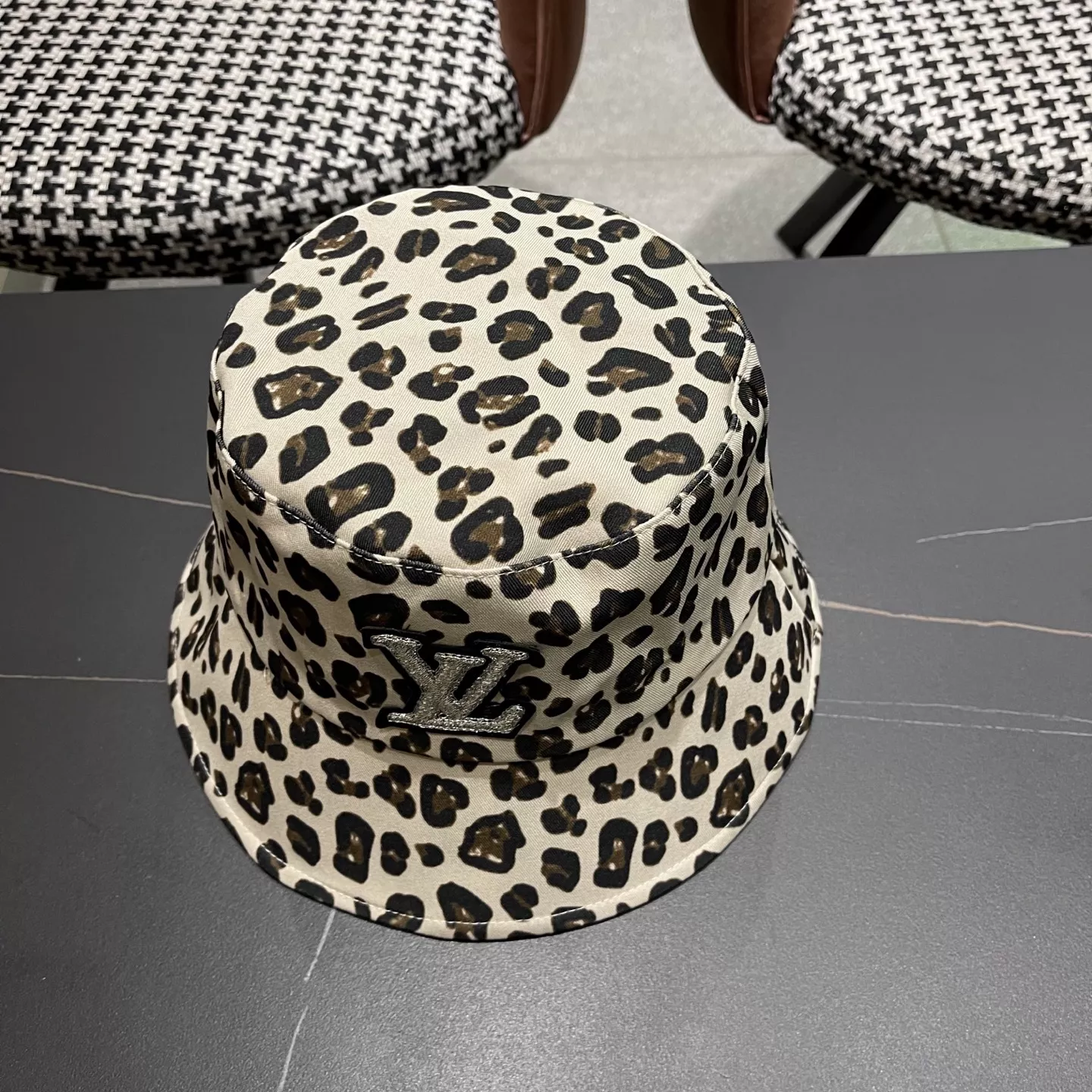 Compact 7918 Louis Vuitton LV Caps