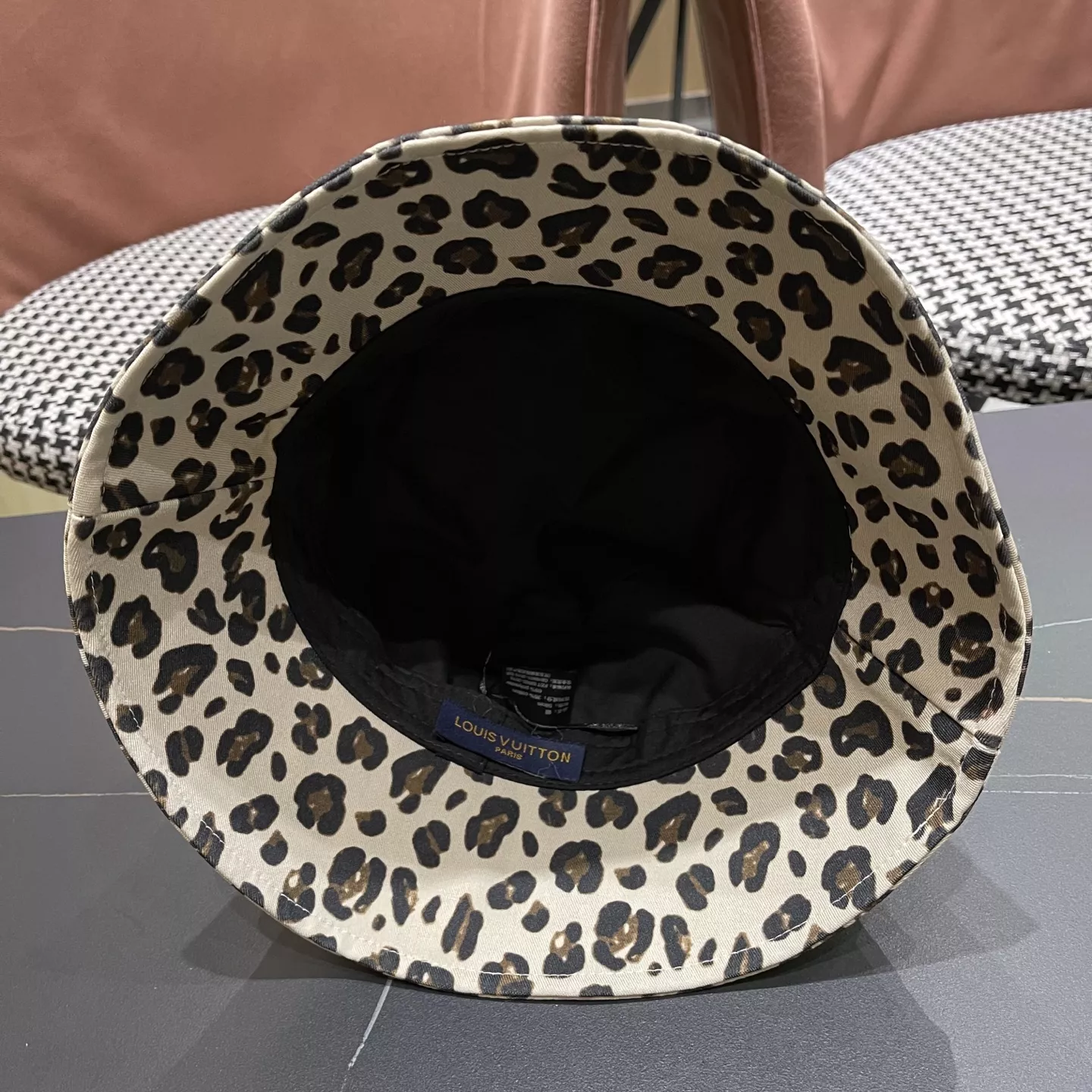 Compact 7918 Louis Vuitton LV Caps
