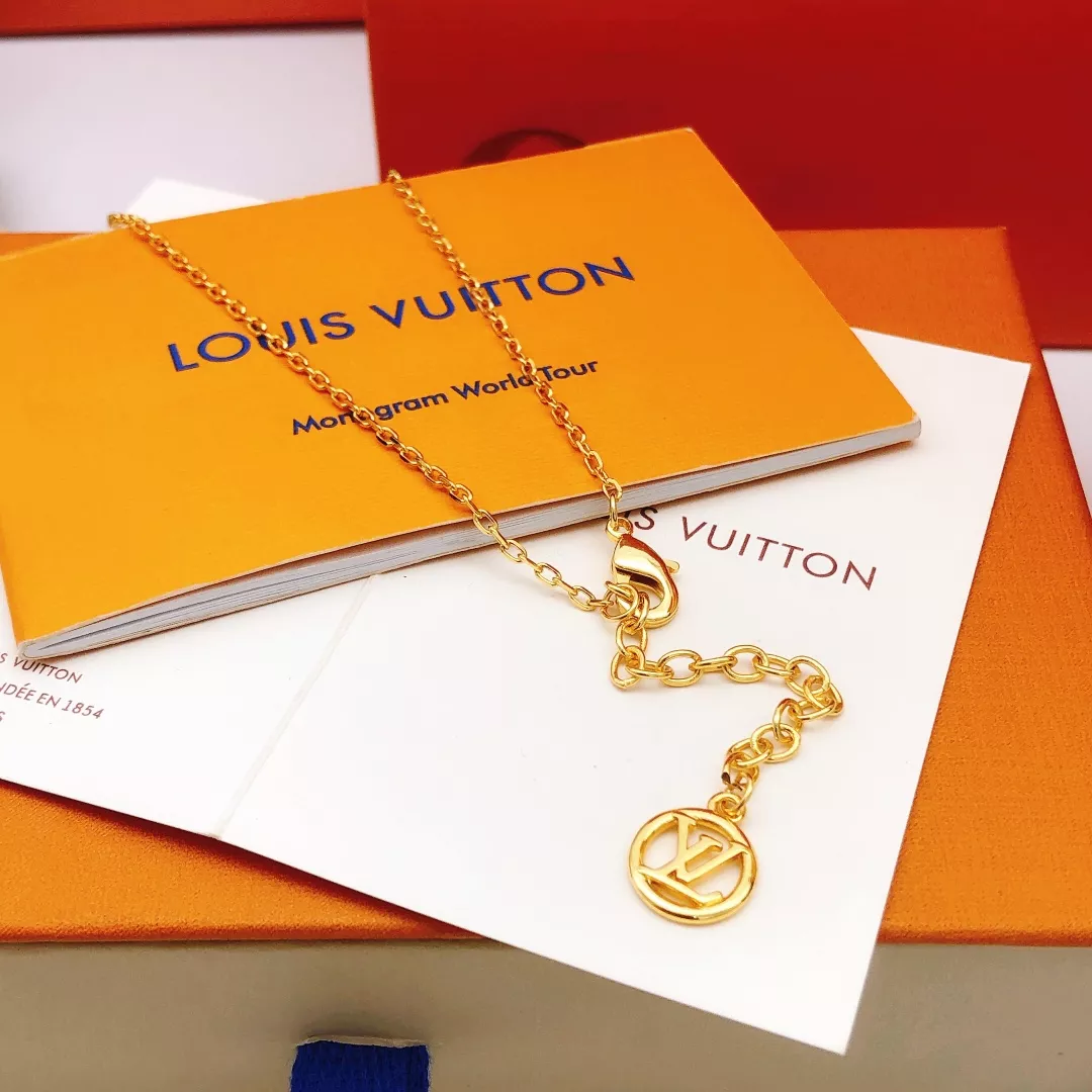 Compact 7924 Louis Vuitton Necklaces