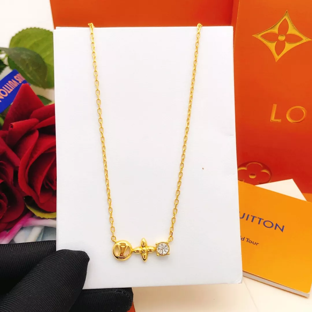 Compact 7924 Louis Vuitton Necklaces