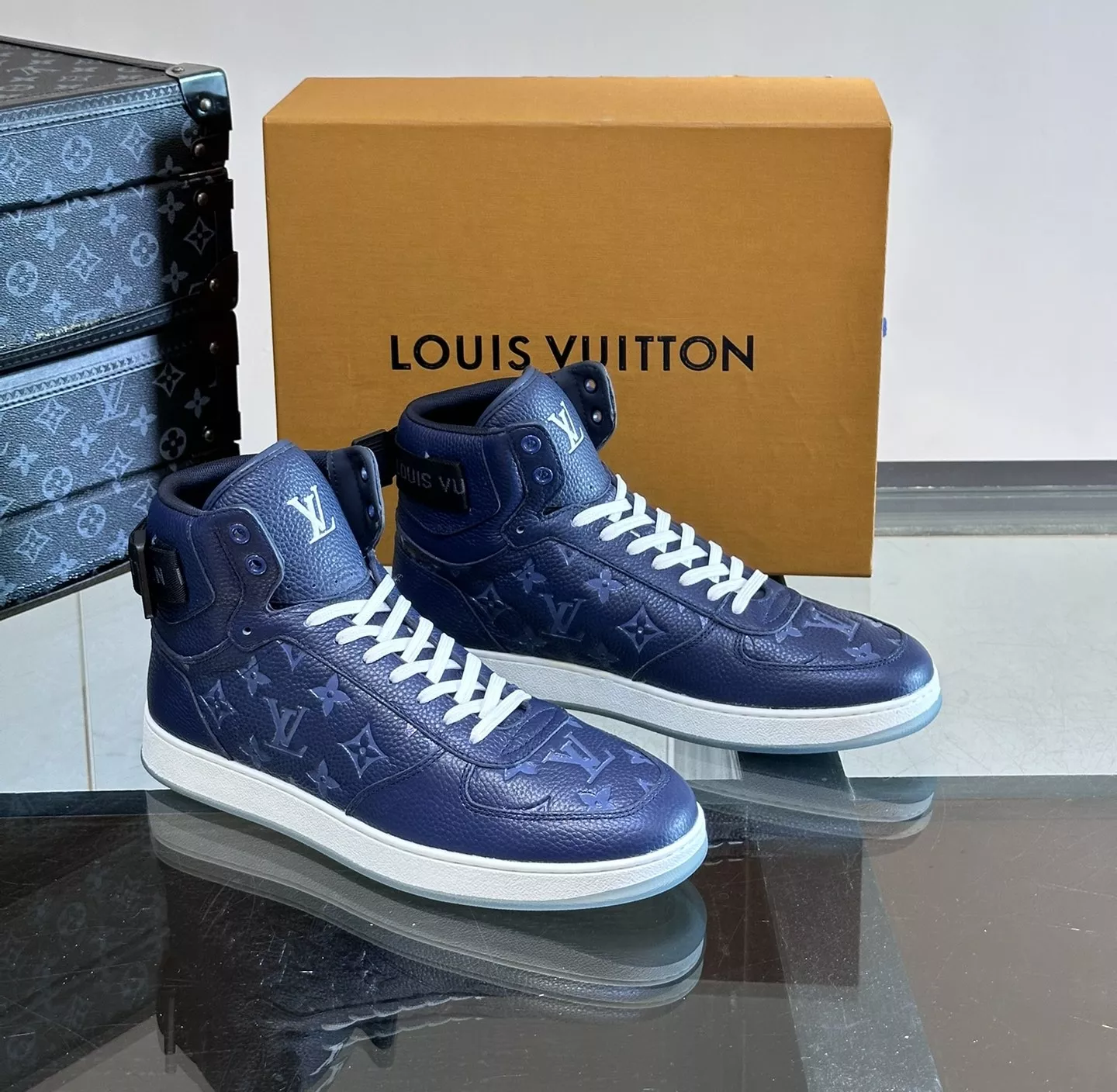 Compact 8018 Louis Vuitton High Tops Shoes For Men