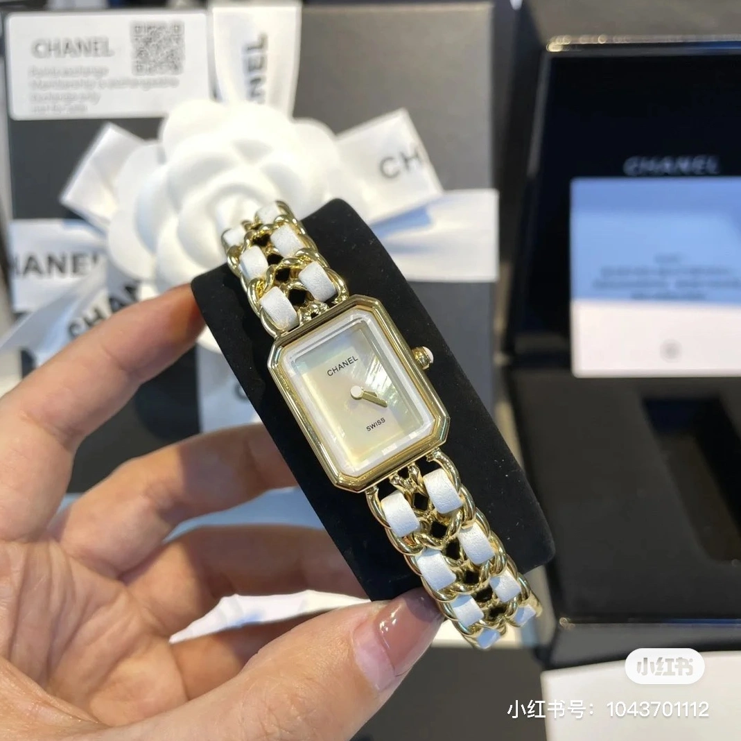 Compact 8036 Chanel Watches In Gold For Women