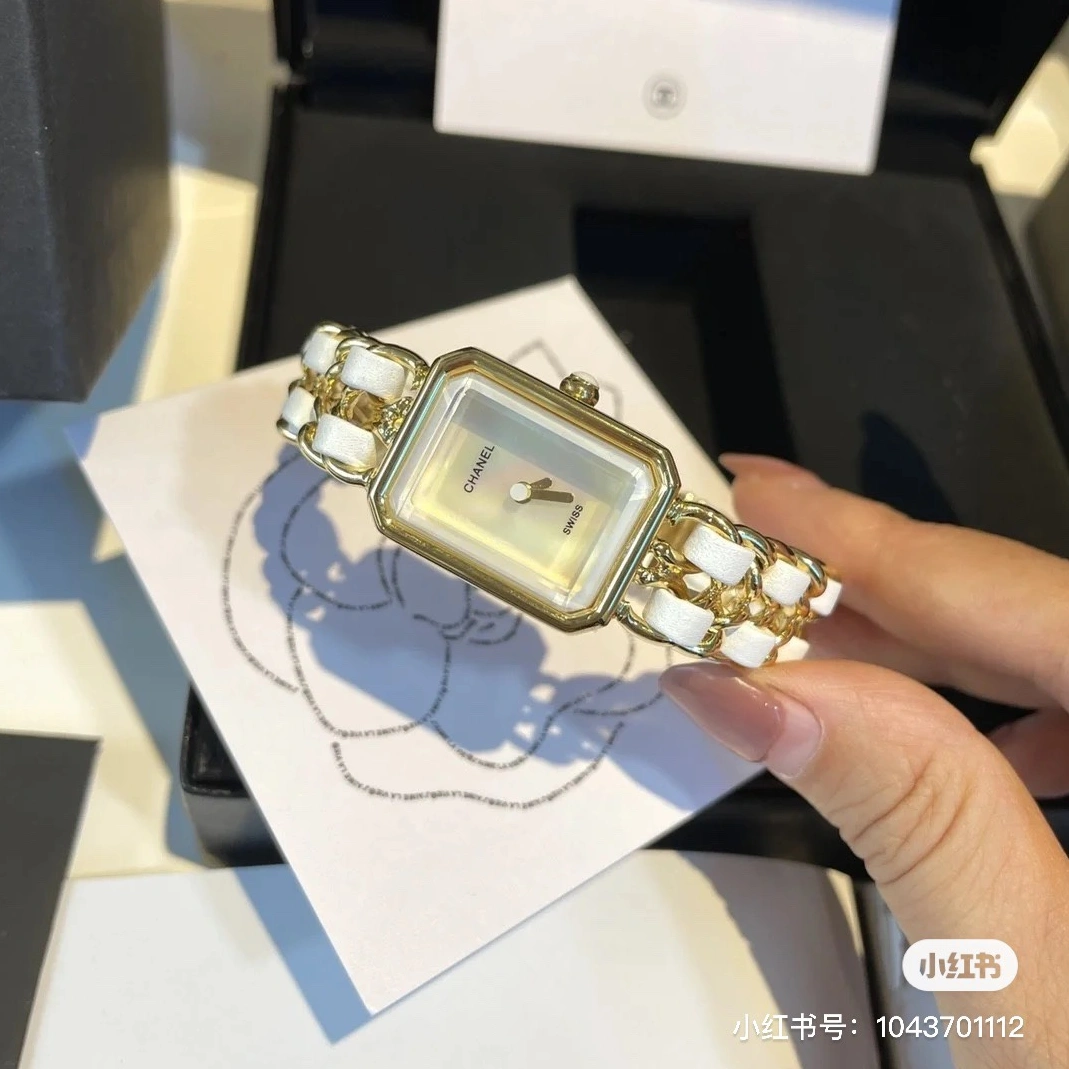 Compact 8036 Chanel Watches In Gold For Women