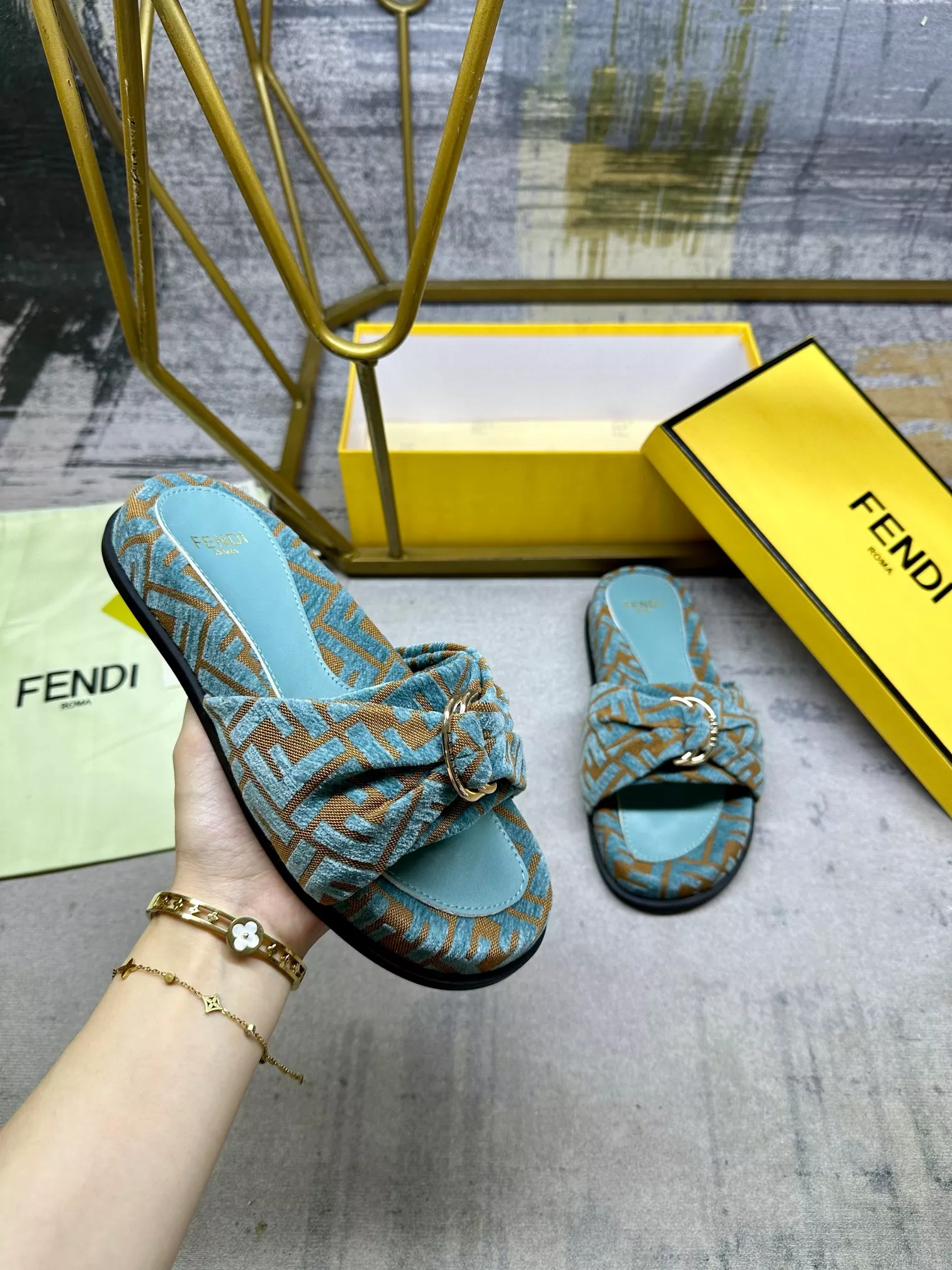 Compact 8110 Fendi Slippers For Women