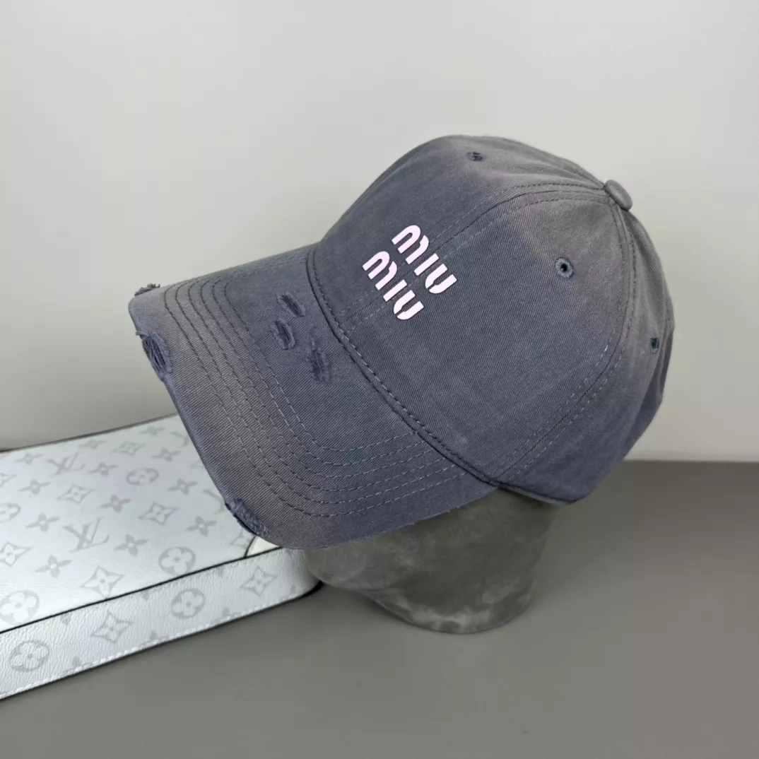 Compact 8162 MIU MIU Caps