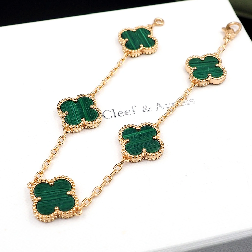 Compact 8441 Van Cleef & Arpels Jewelry Set For Women