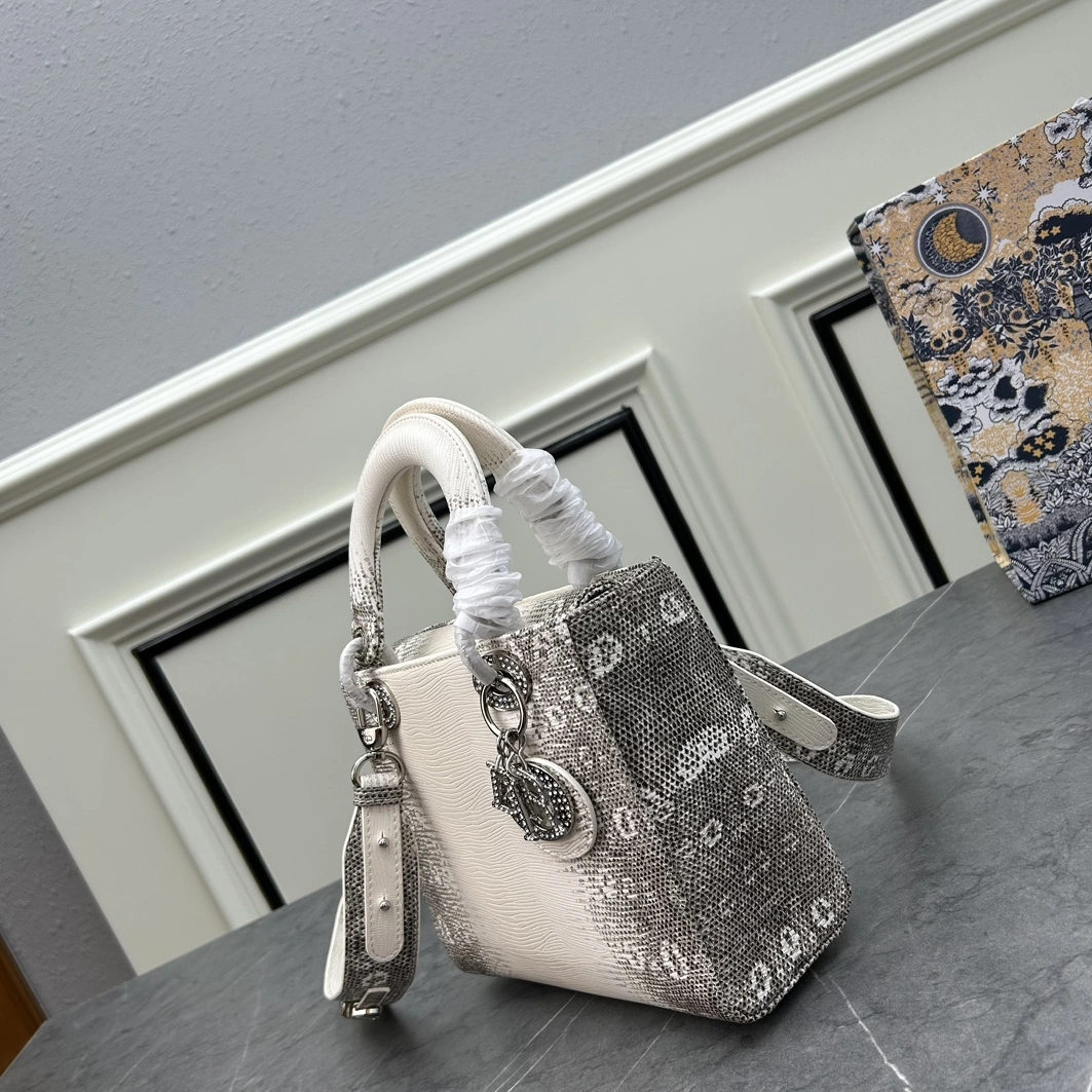 Compact 8465 Christian Dior AAA Quality Handbags For Women