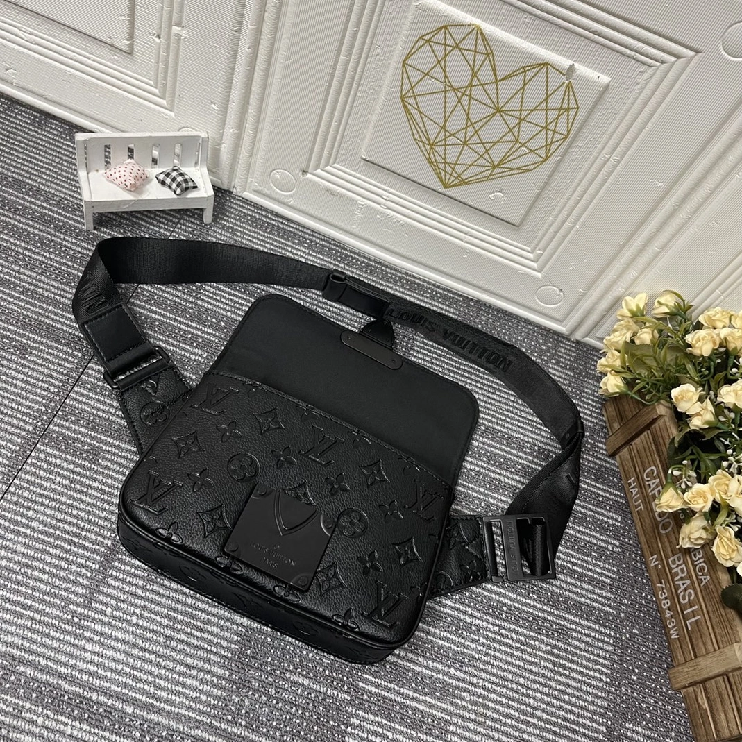 Compact 8472 Louis Vuitton LV AAA Quality Belt Bags For Men