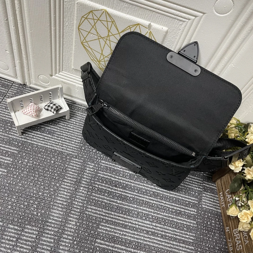 Compact 8472 Louis Vuitton LV AAA Quality Belt Bags For Men