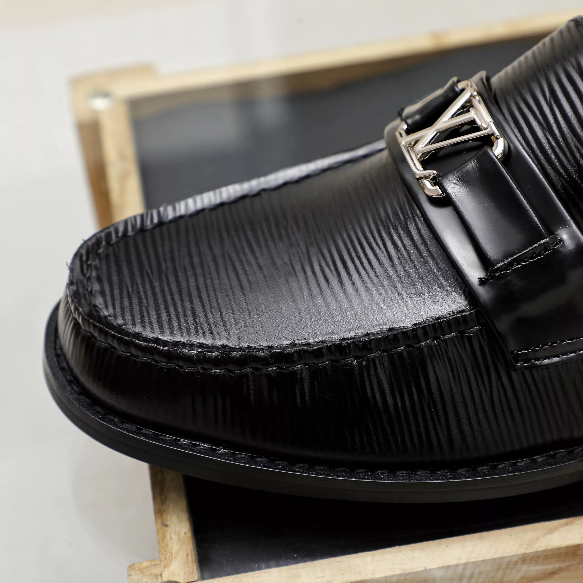Compact 8570 Louis Vuitton LV Oxfords Shoes For Men