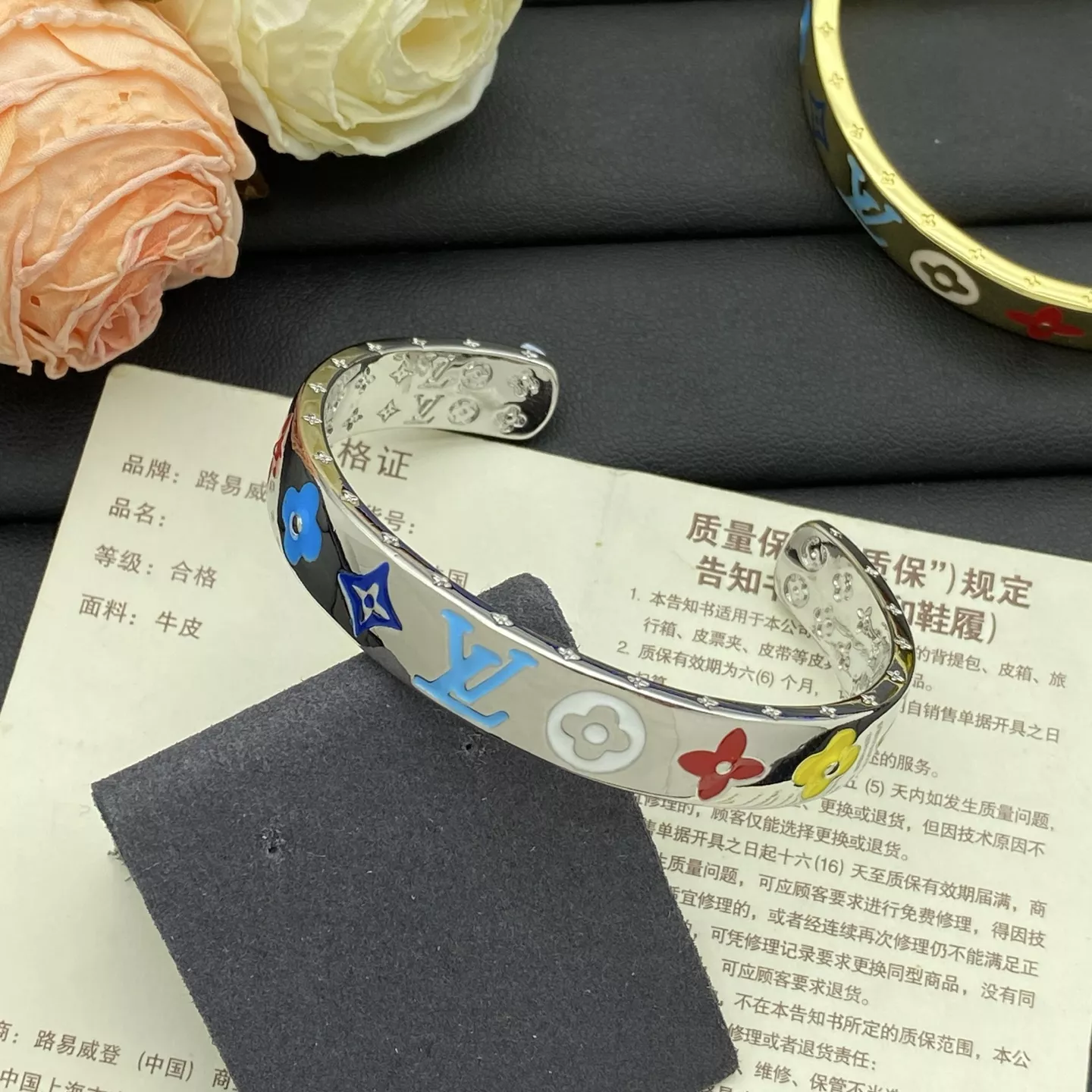 Compact 8662 Louis Vuitton LV Bracelets