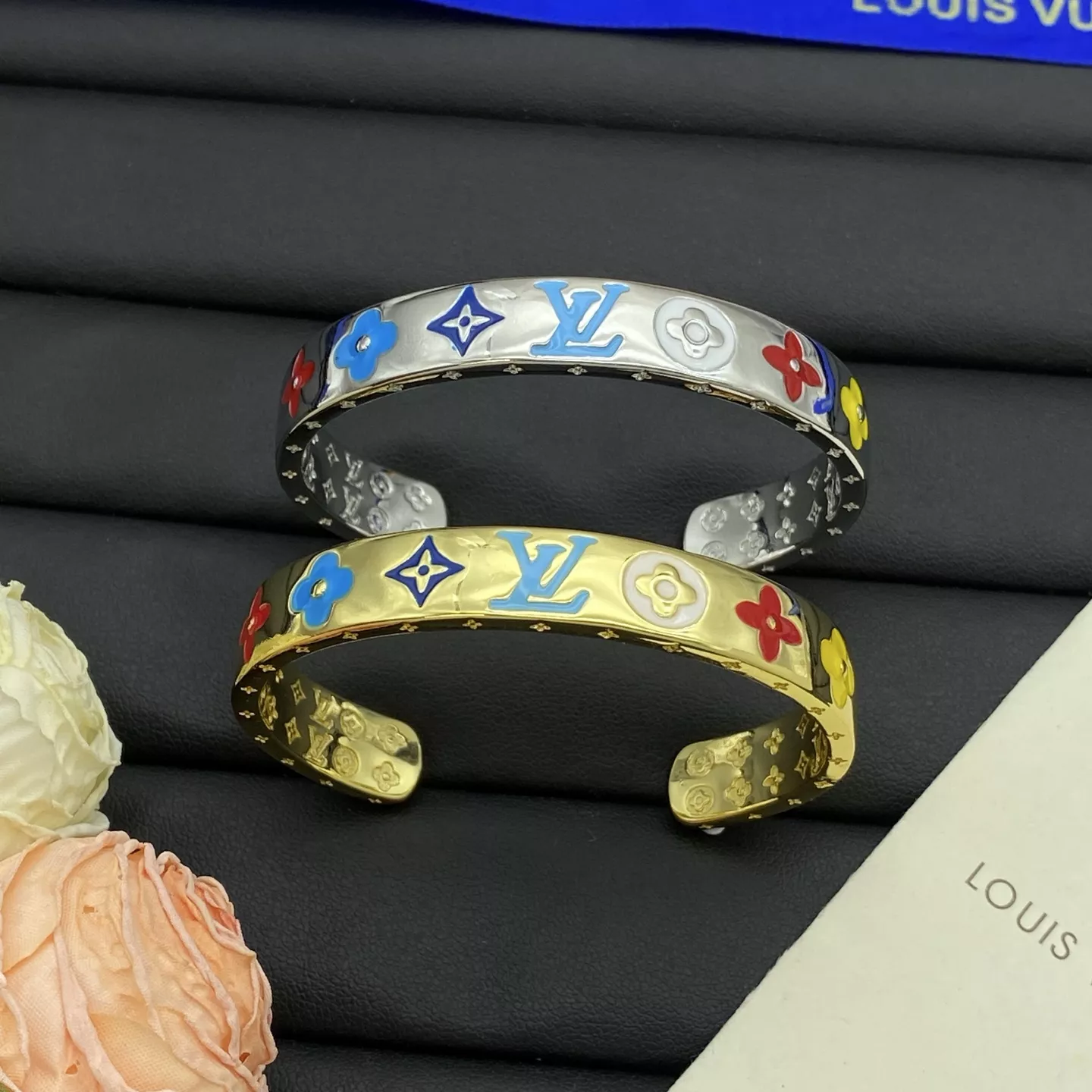 Compact 8662 Louis Vuitton LV Bracelets